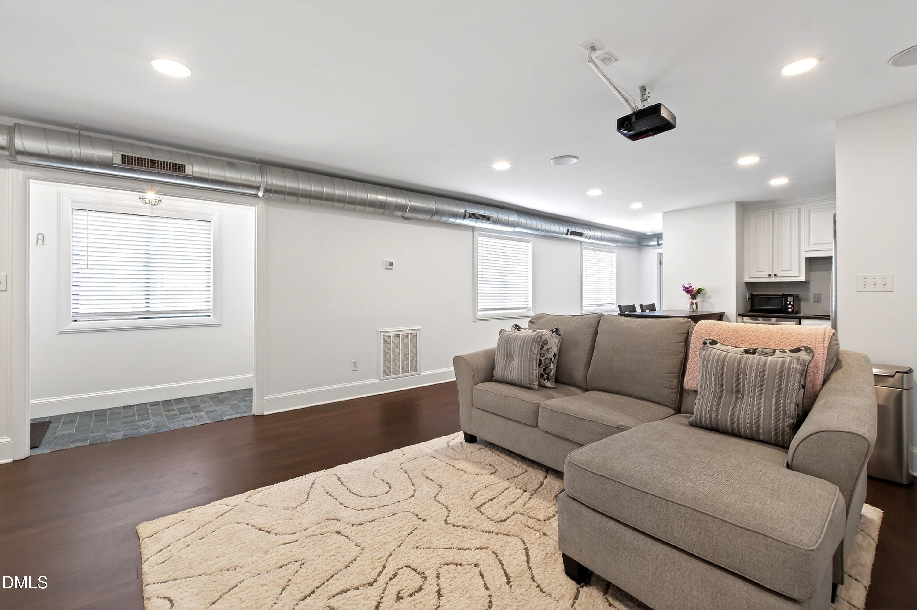 2204 Stafford Avenue 202