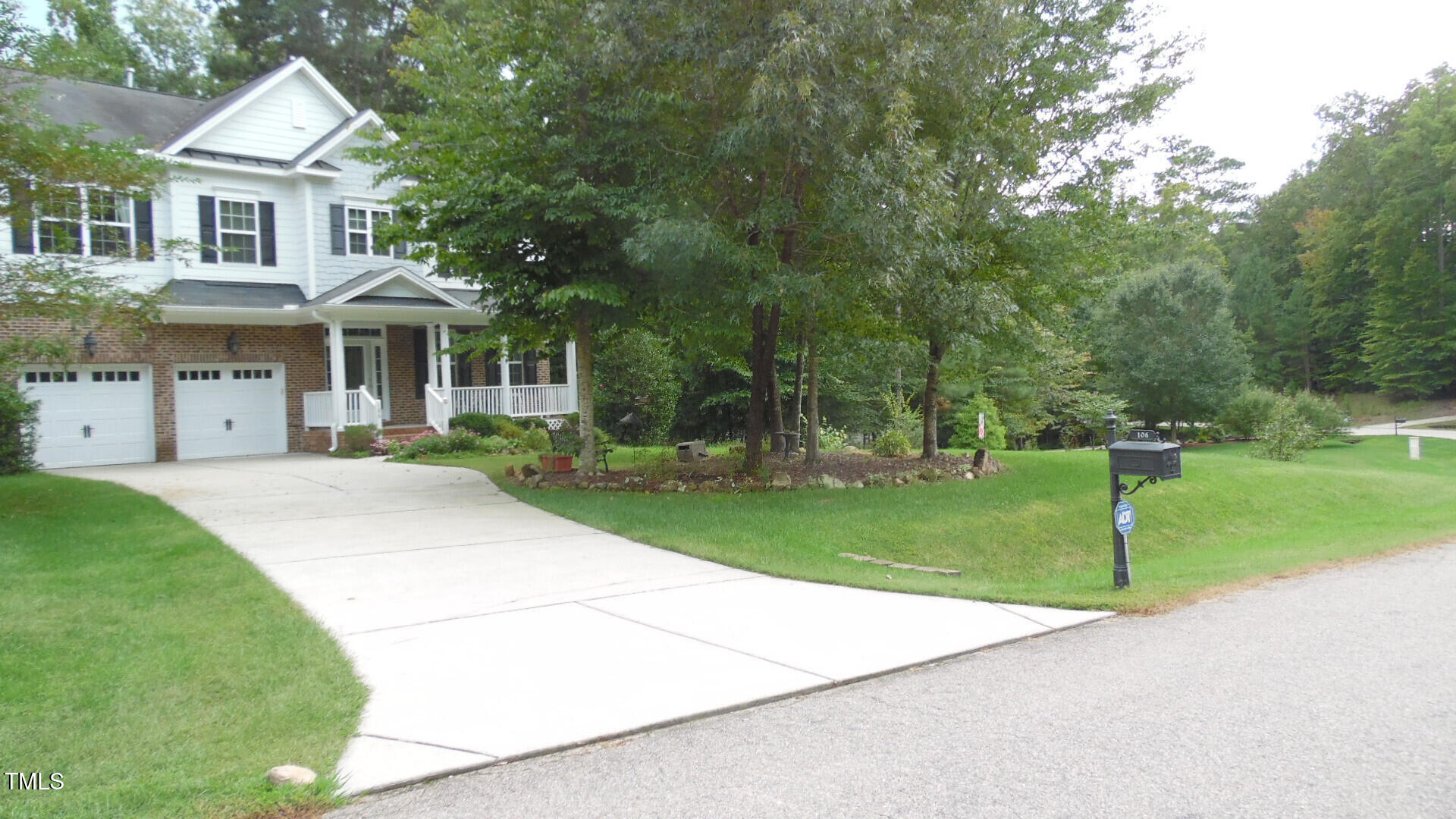 106 N Duelling Oaks Drive