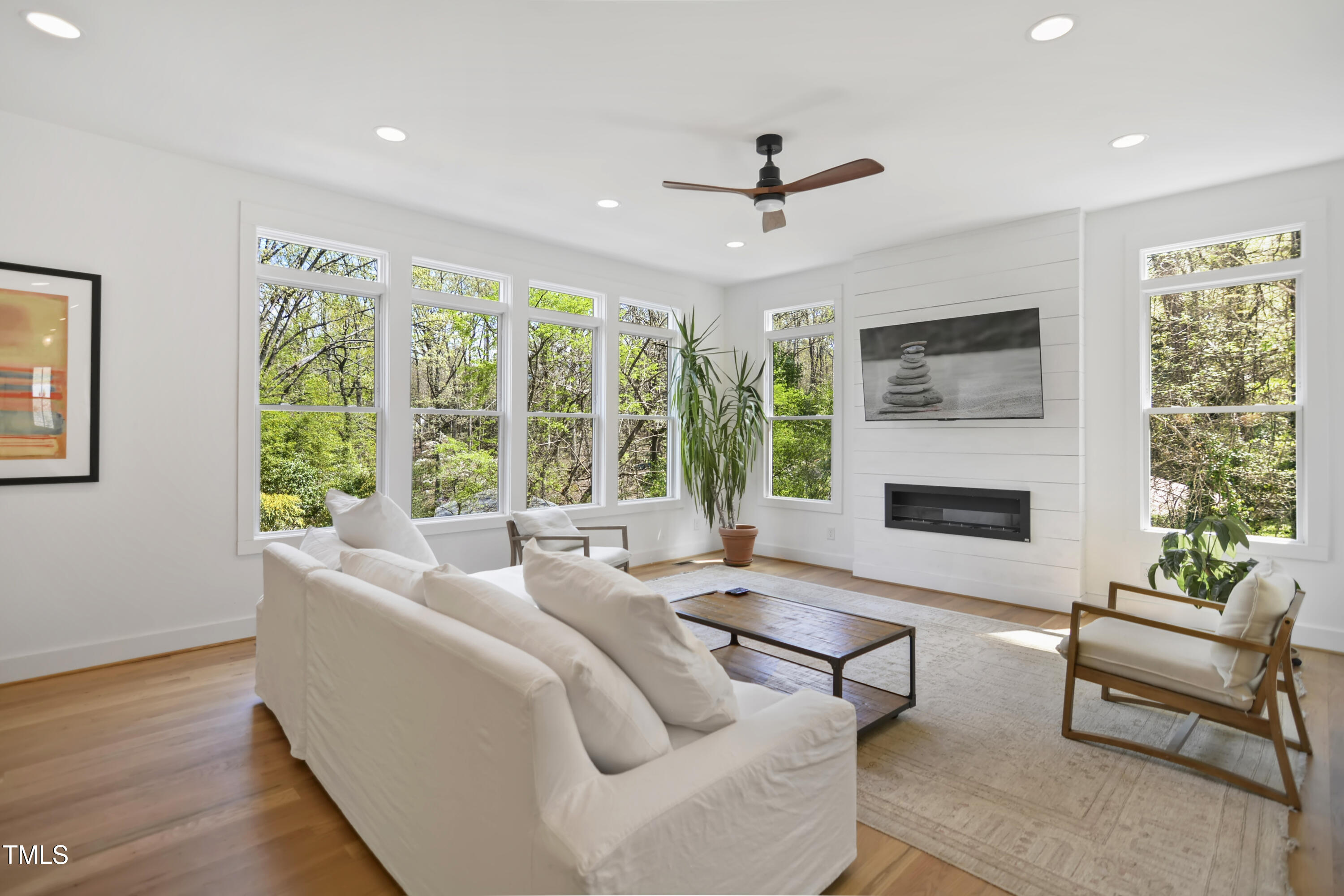 1200 Roosevelt Drive