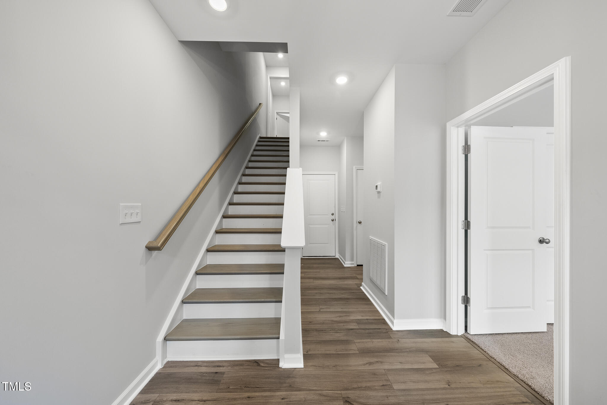 307 Chesapeake Commons Street 100