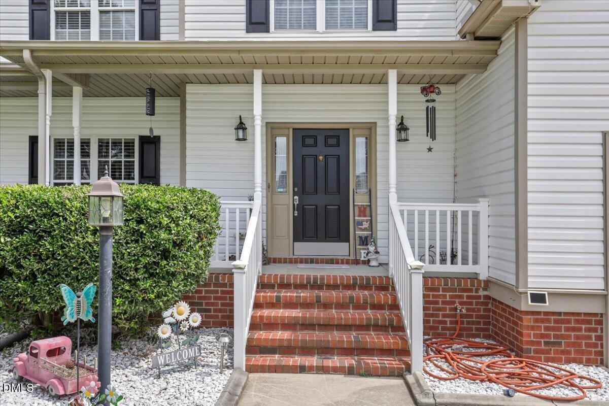 122 W Raintree Lane