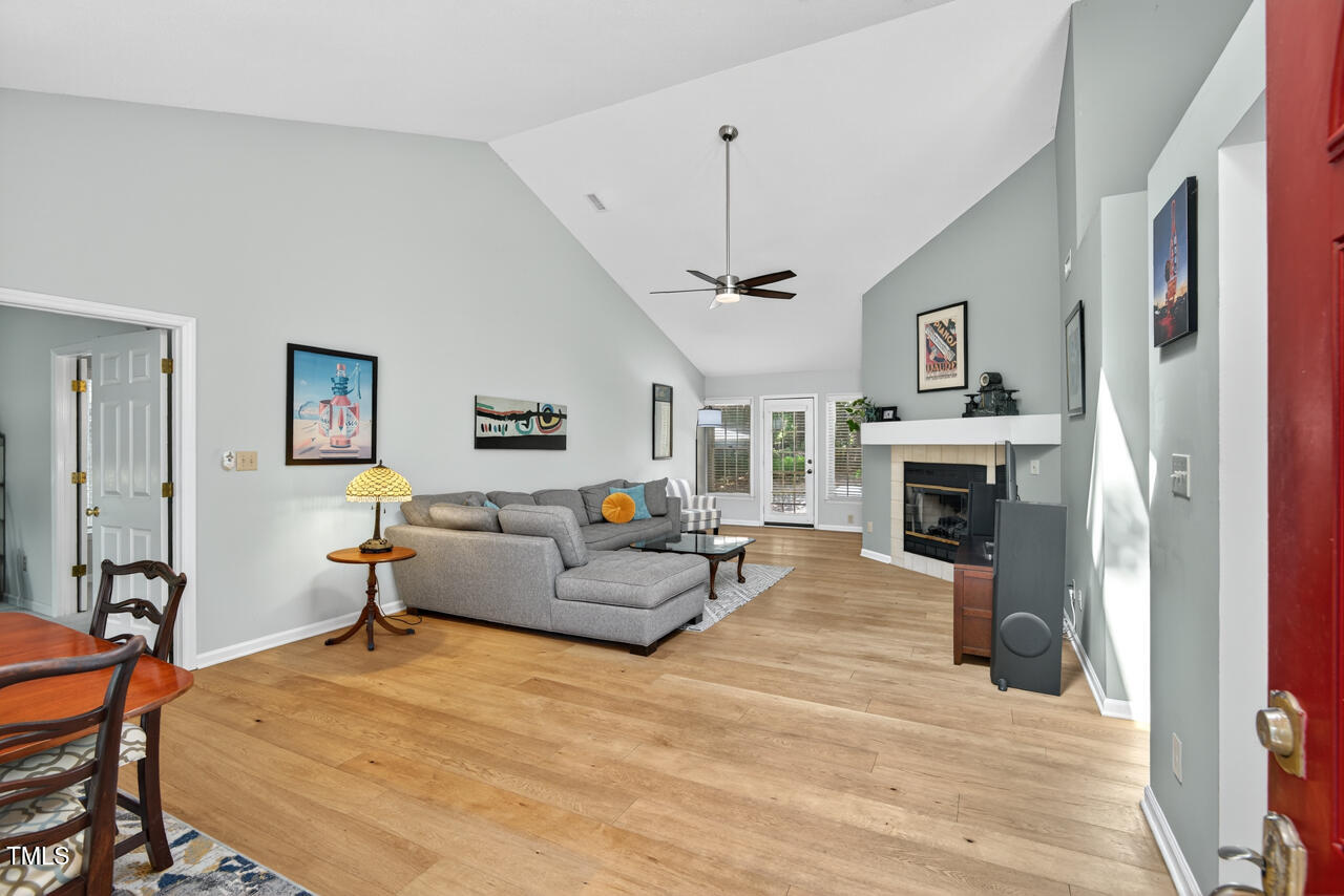 123 Weatherhill Point