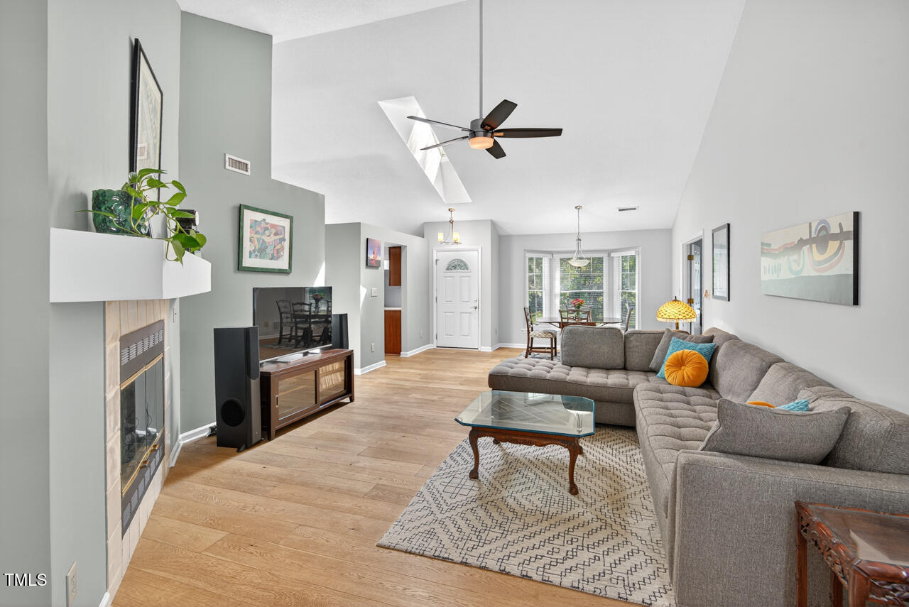 123 Weatherhill Point