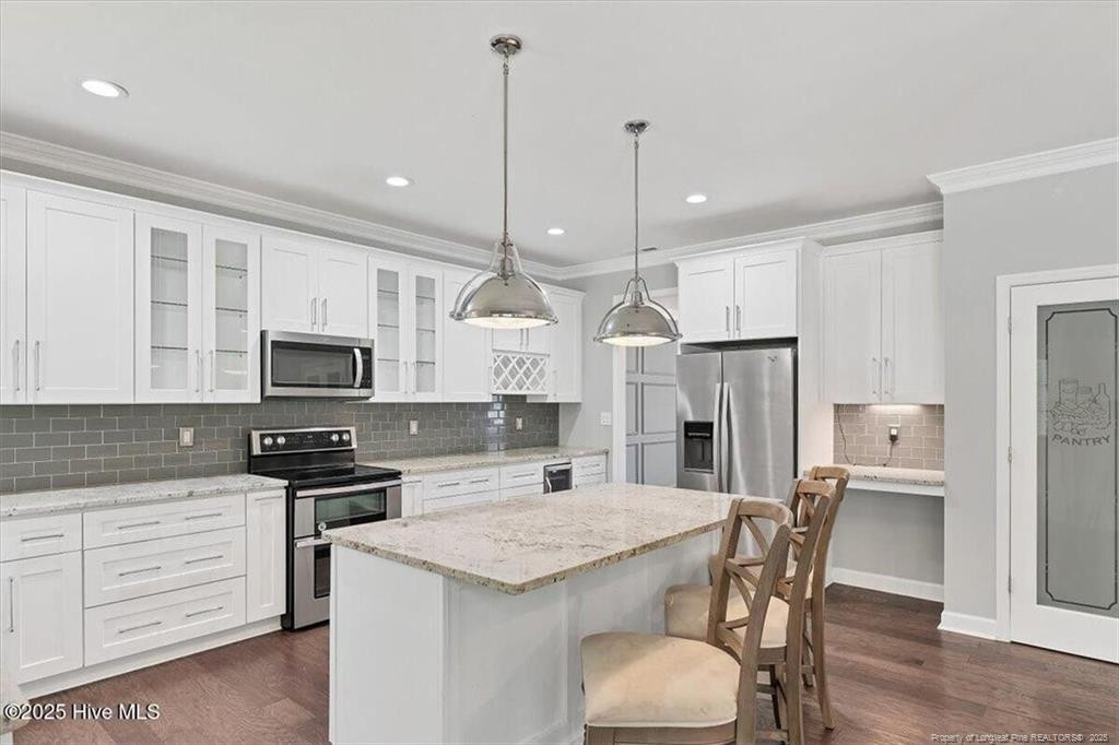 2441 Lakeview Drive