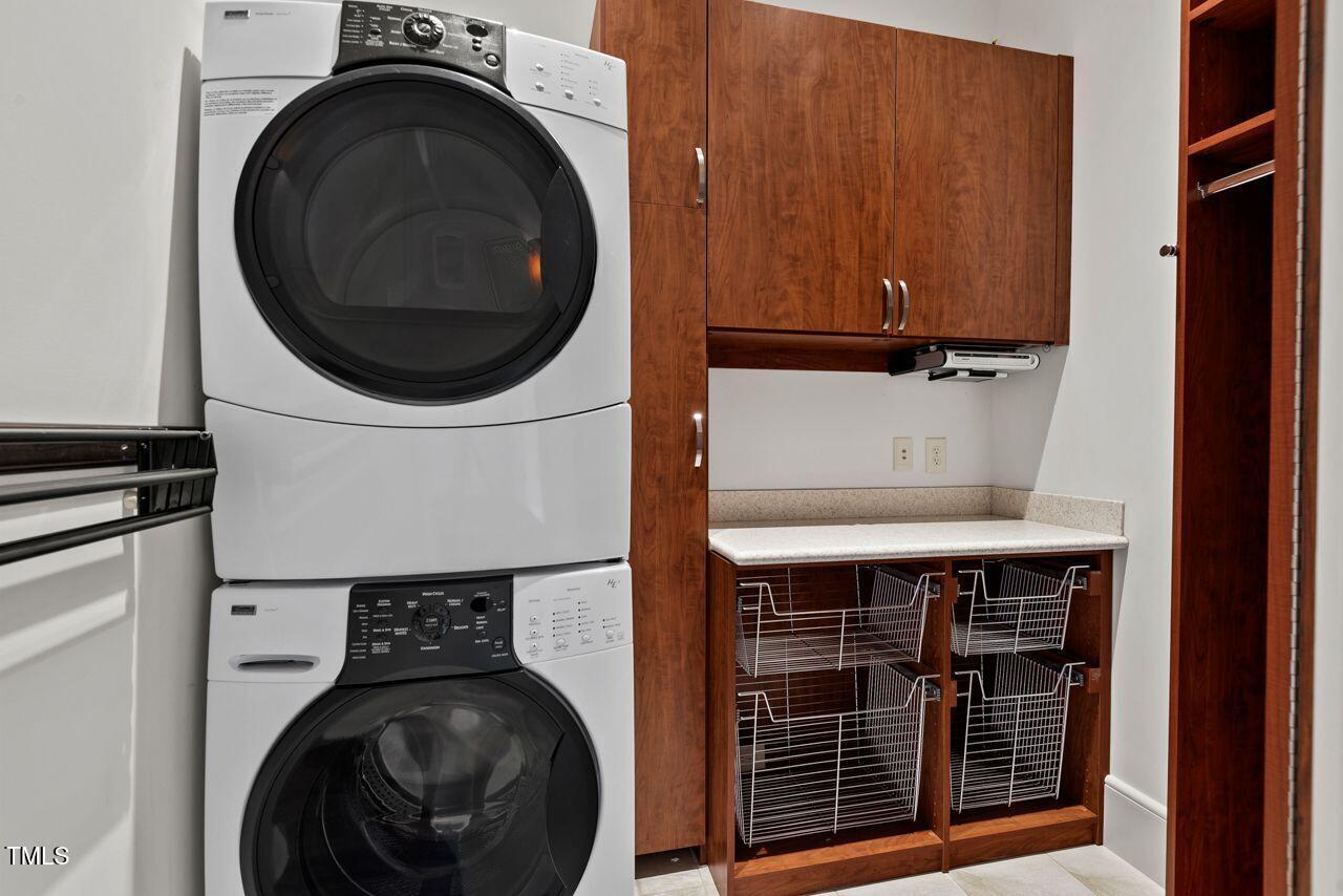 Cary, North Carolina 27513, United States, 5 Bedrooms Bedrooms, ,5 BathroomsBathrooms,Residential,Active,80628