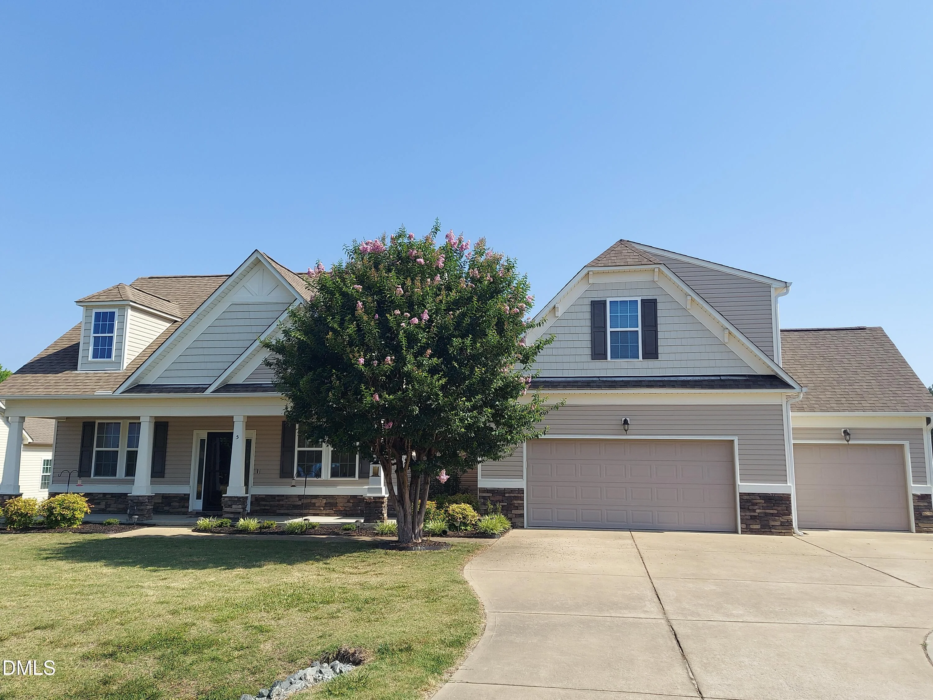 5 Seahorse Court