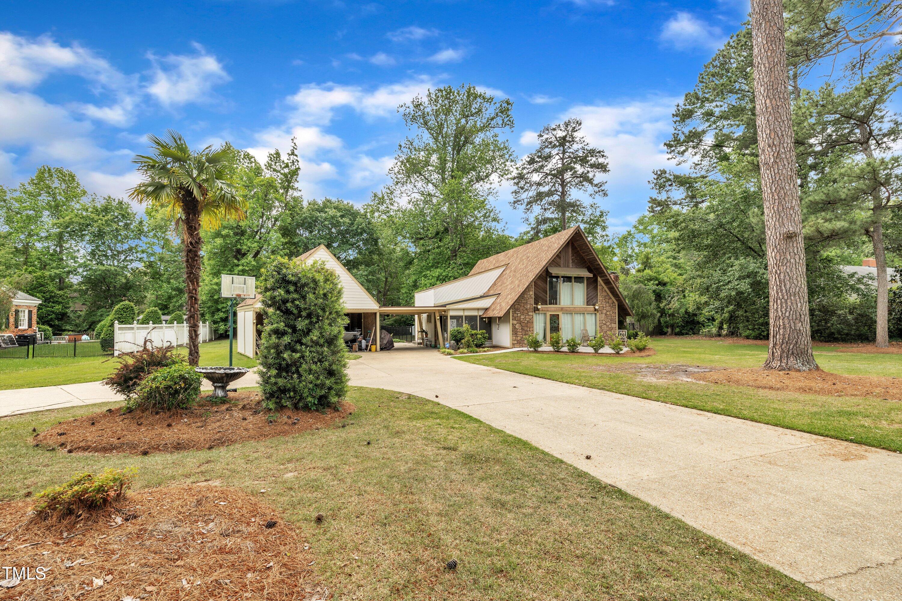 1003 W Divine Street