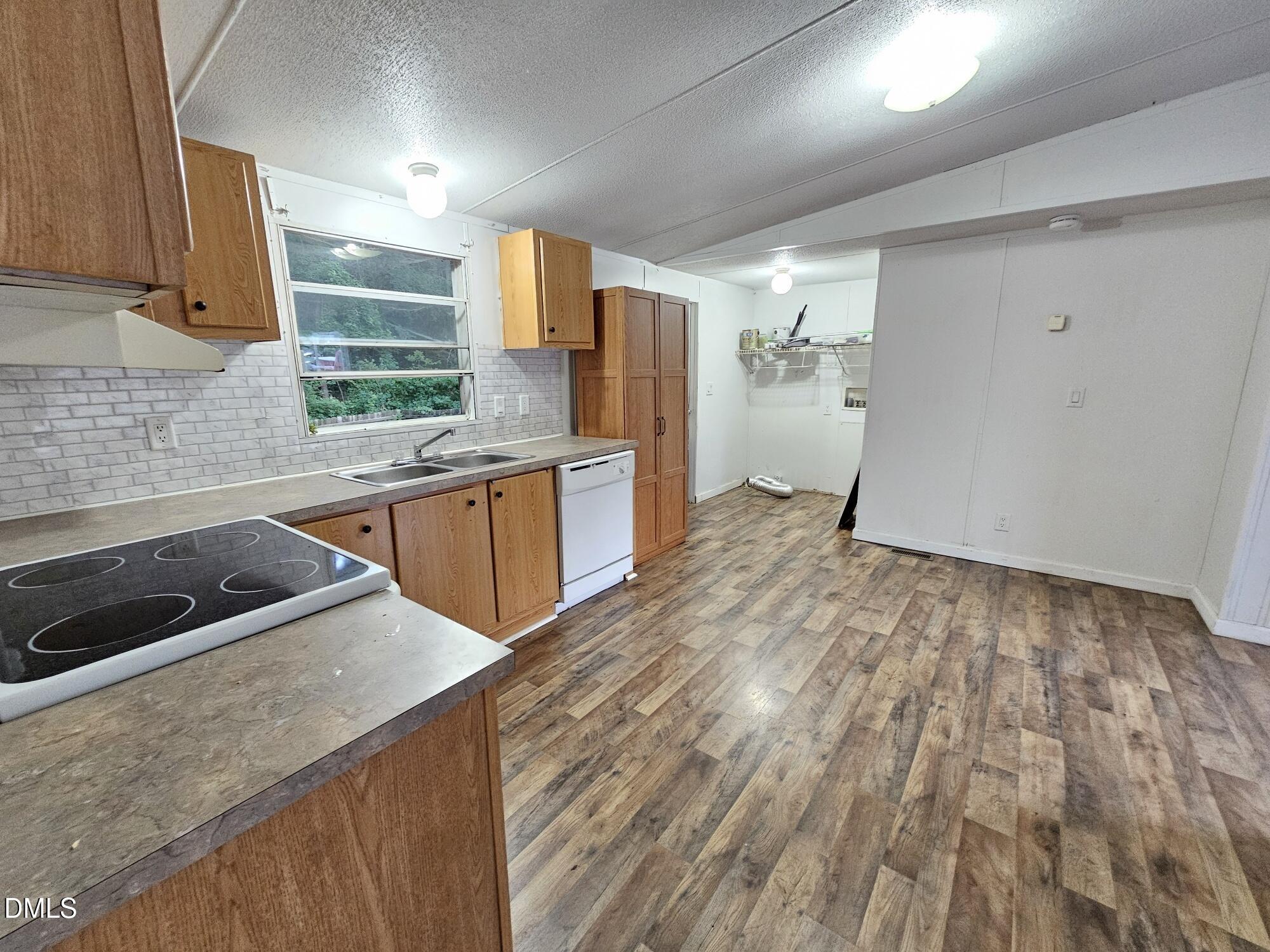 8187 Cleveland B