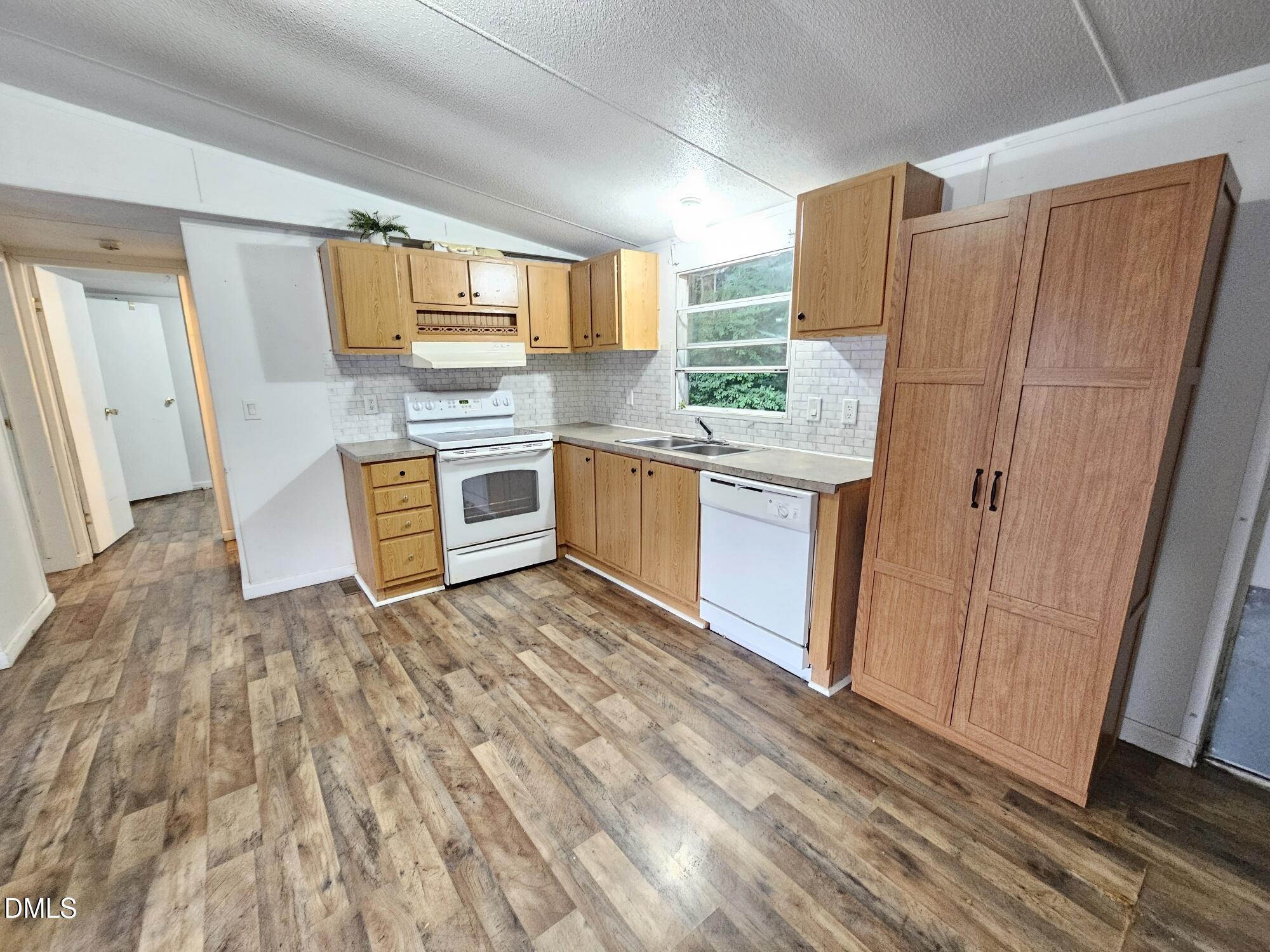 8187 Cleveland B