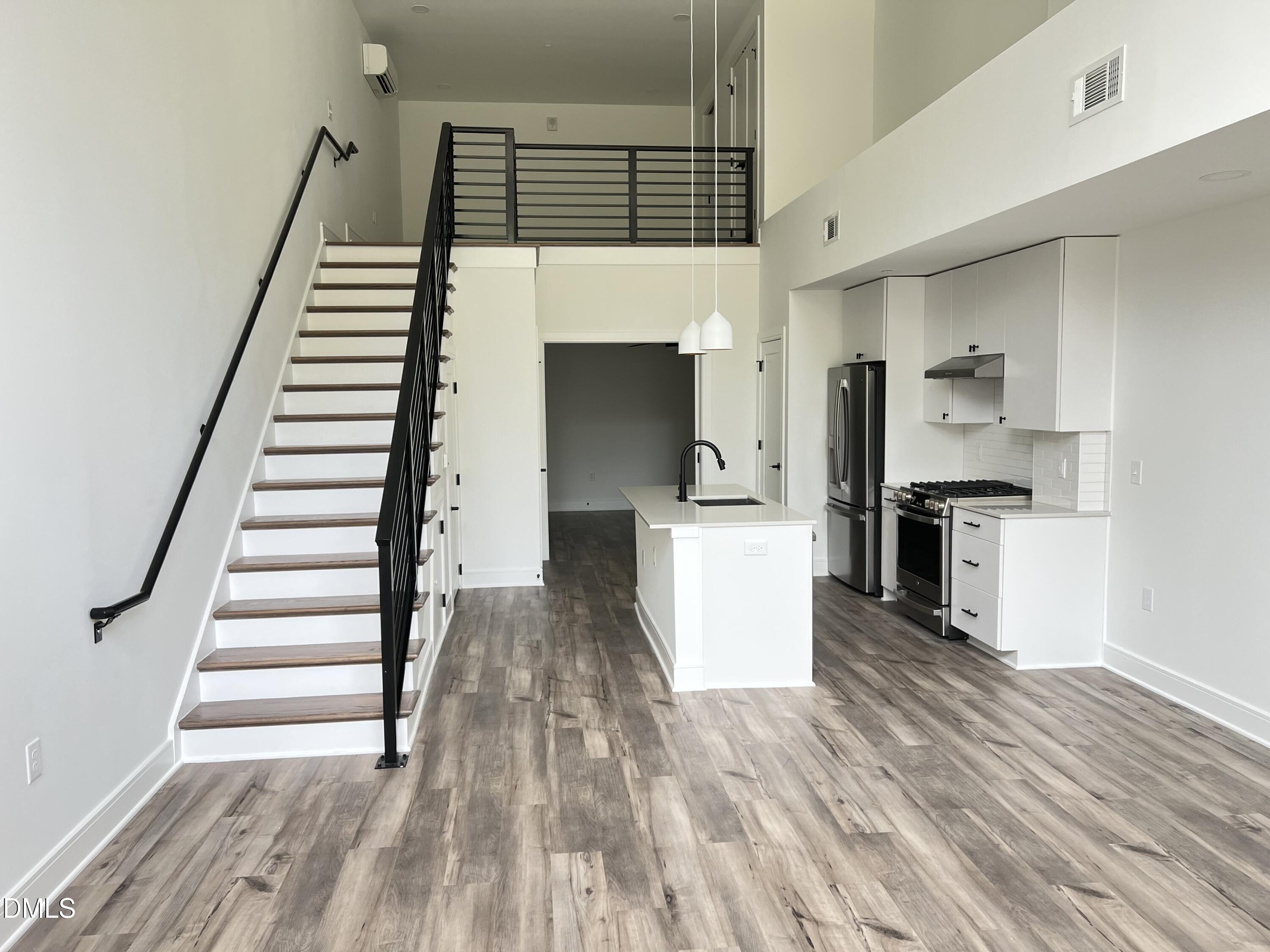 615 Daniels Street 112