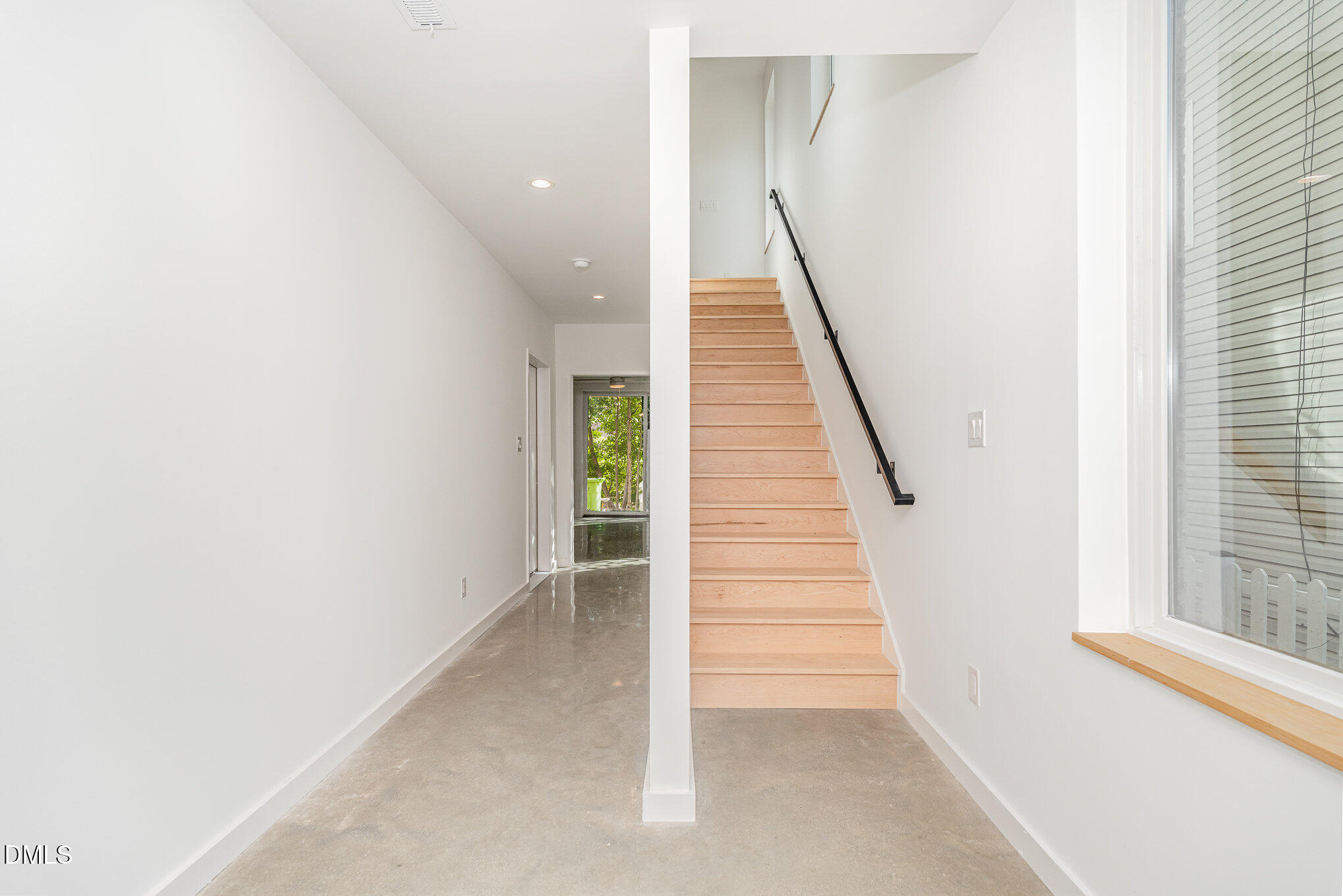 515 W Lenoir Street 102