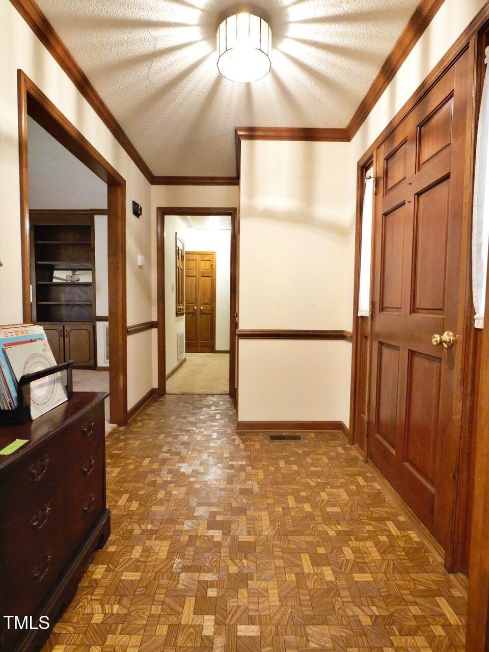 637 Shadywood Lane