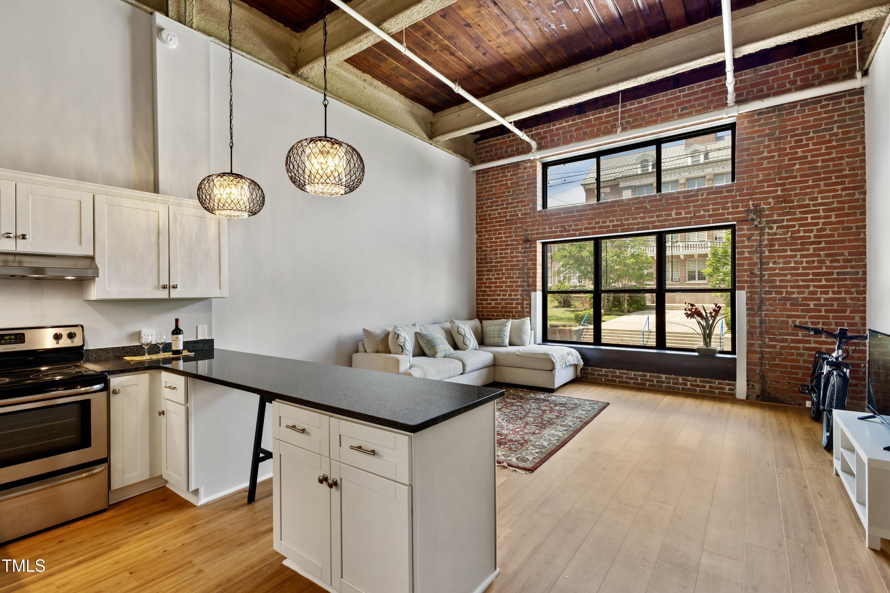 500 N Duke Street 55-105