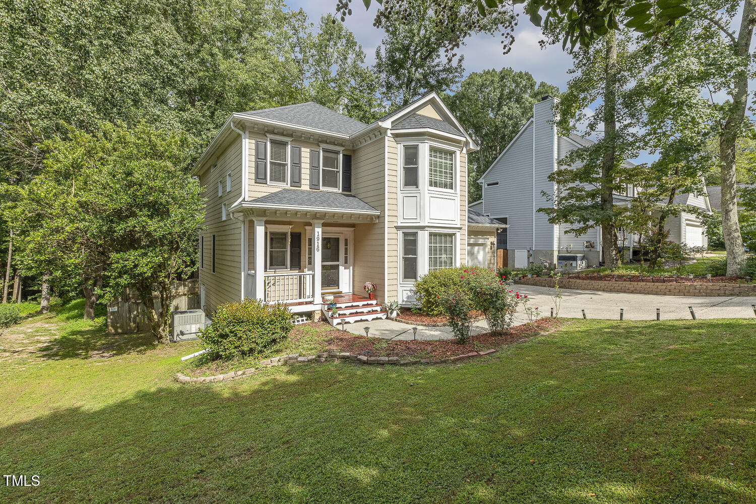 1916 Kelly Glen Dr. Drive