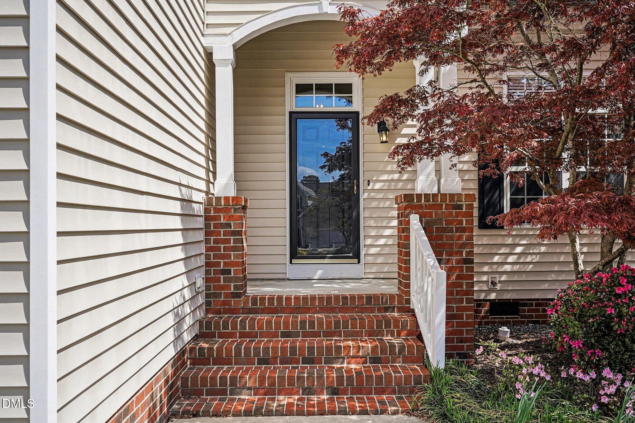 1713 Magnolia Oak Place