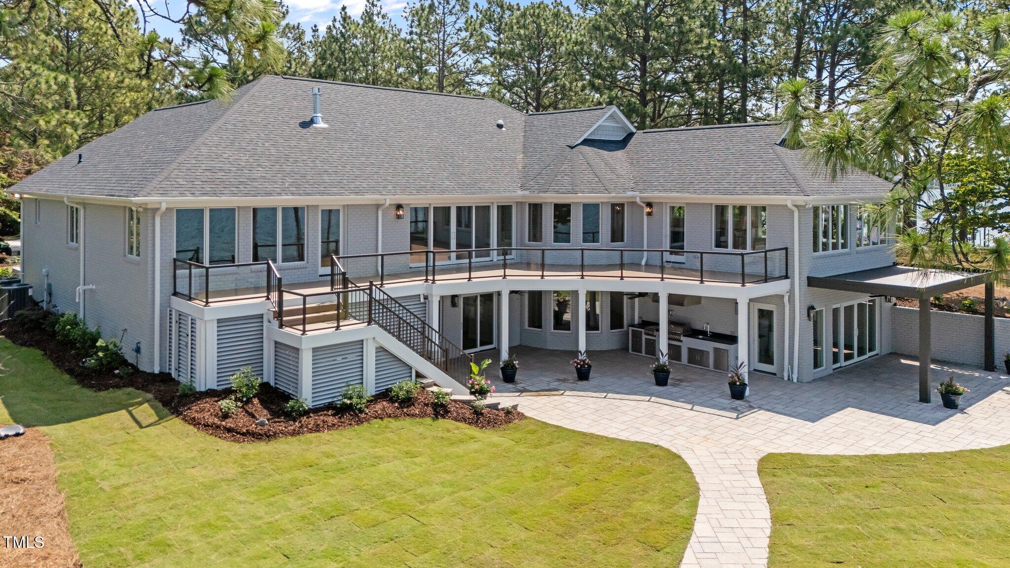 106 Mace Point
