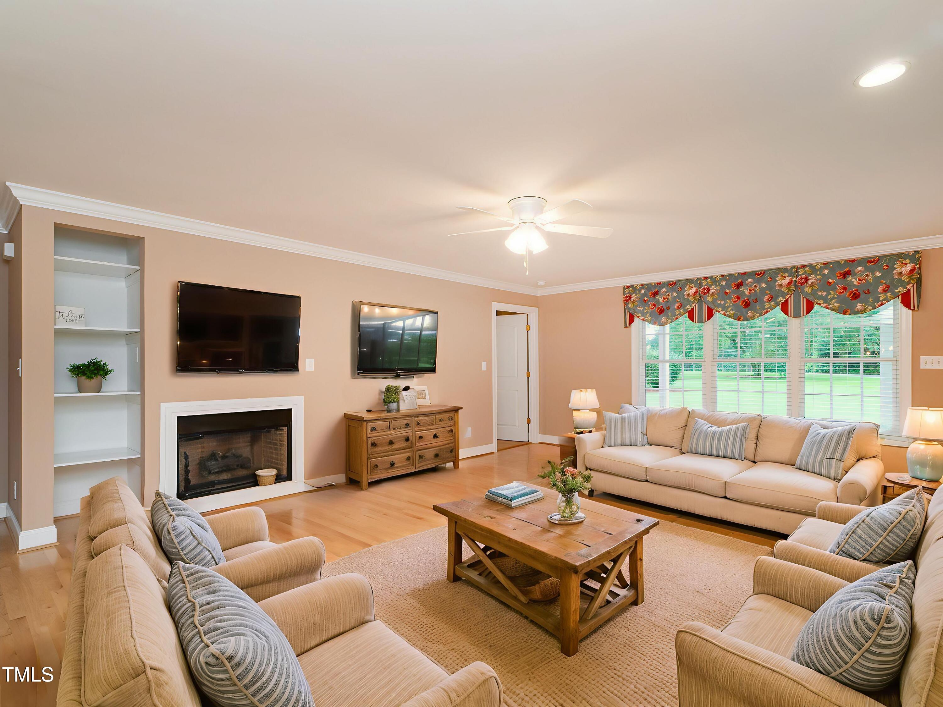 6843 Sawyer Road