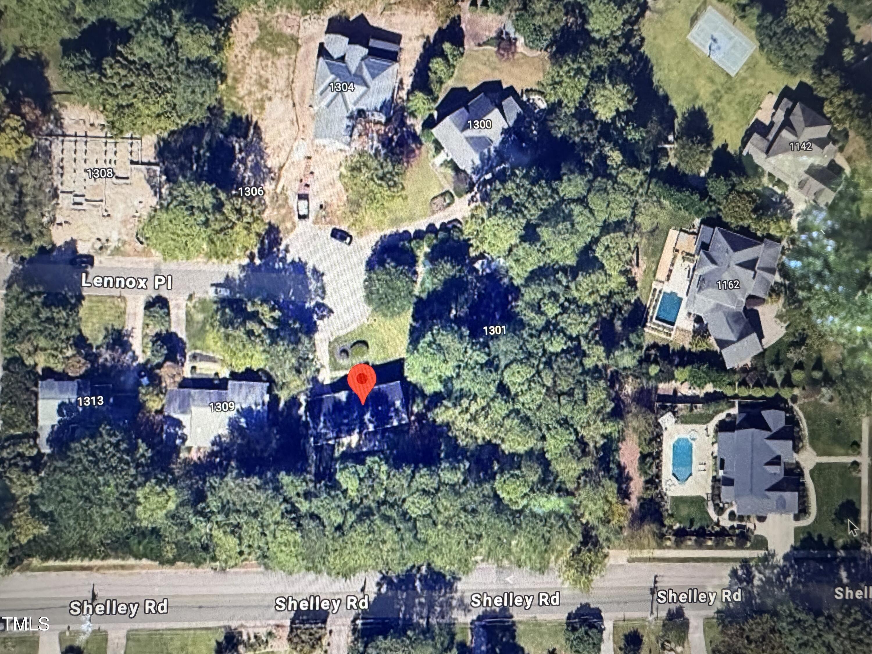 1305 Lennox Place
