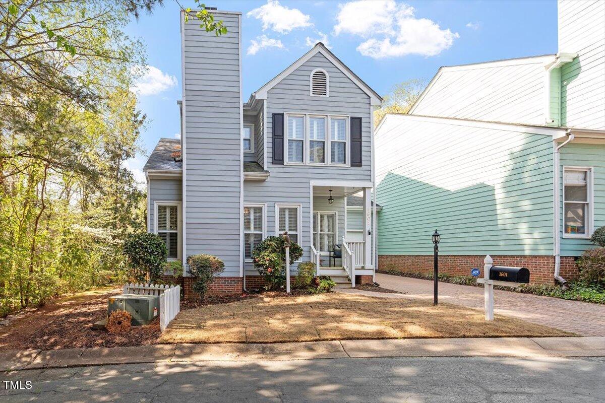 1601 Dunraven Drive