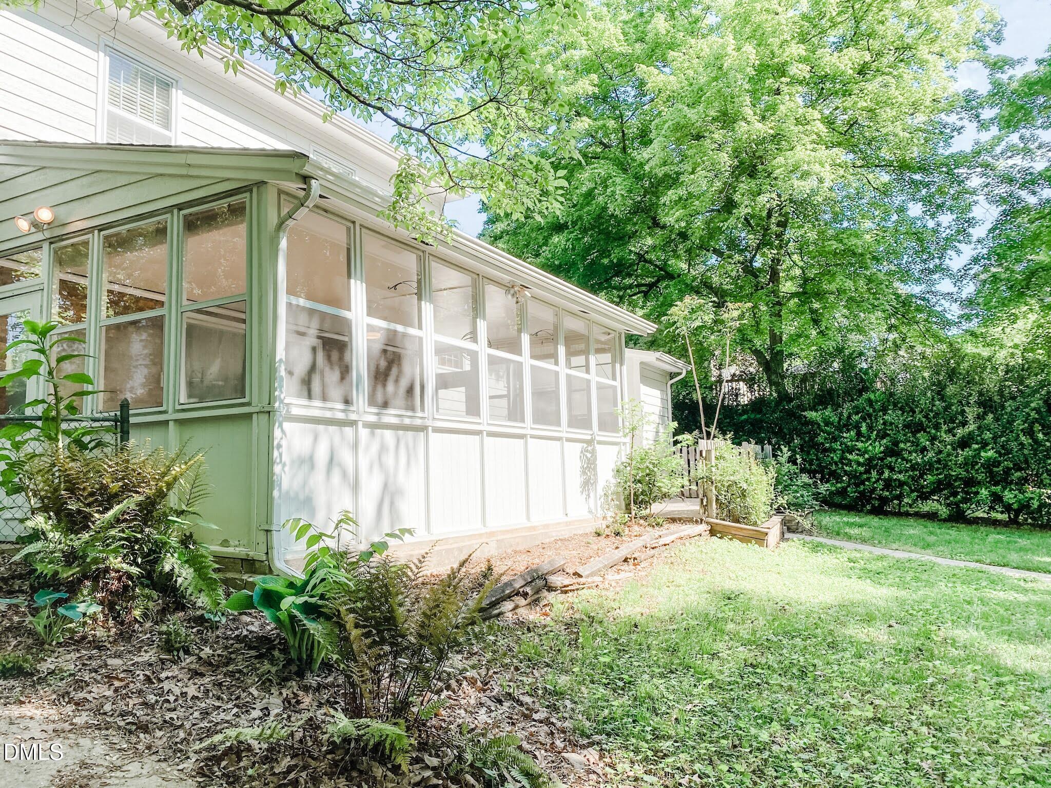 909 Tyrrell Road