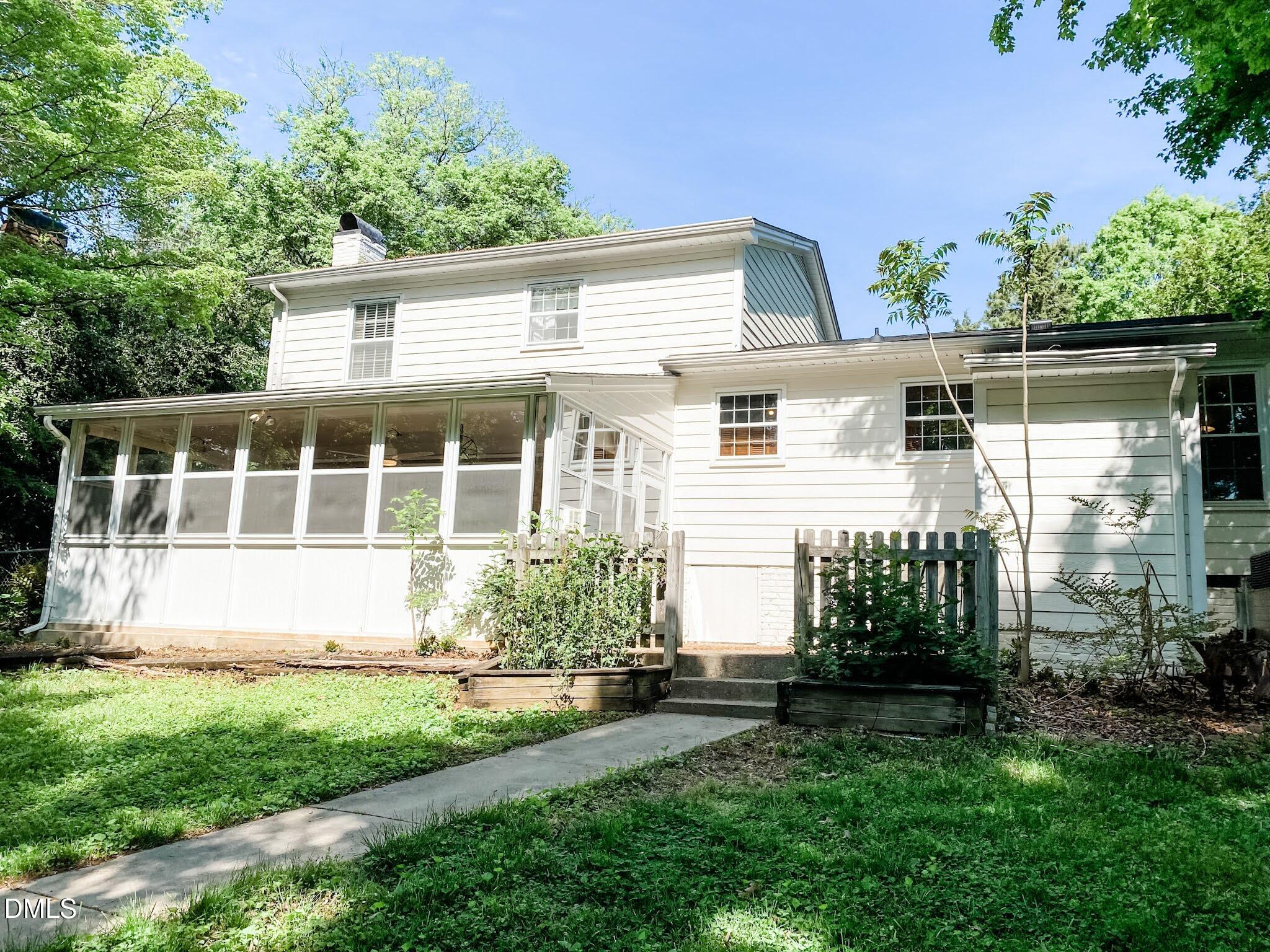 909 Tyrrell Road