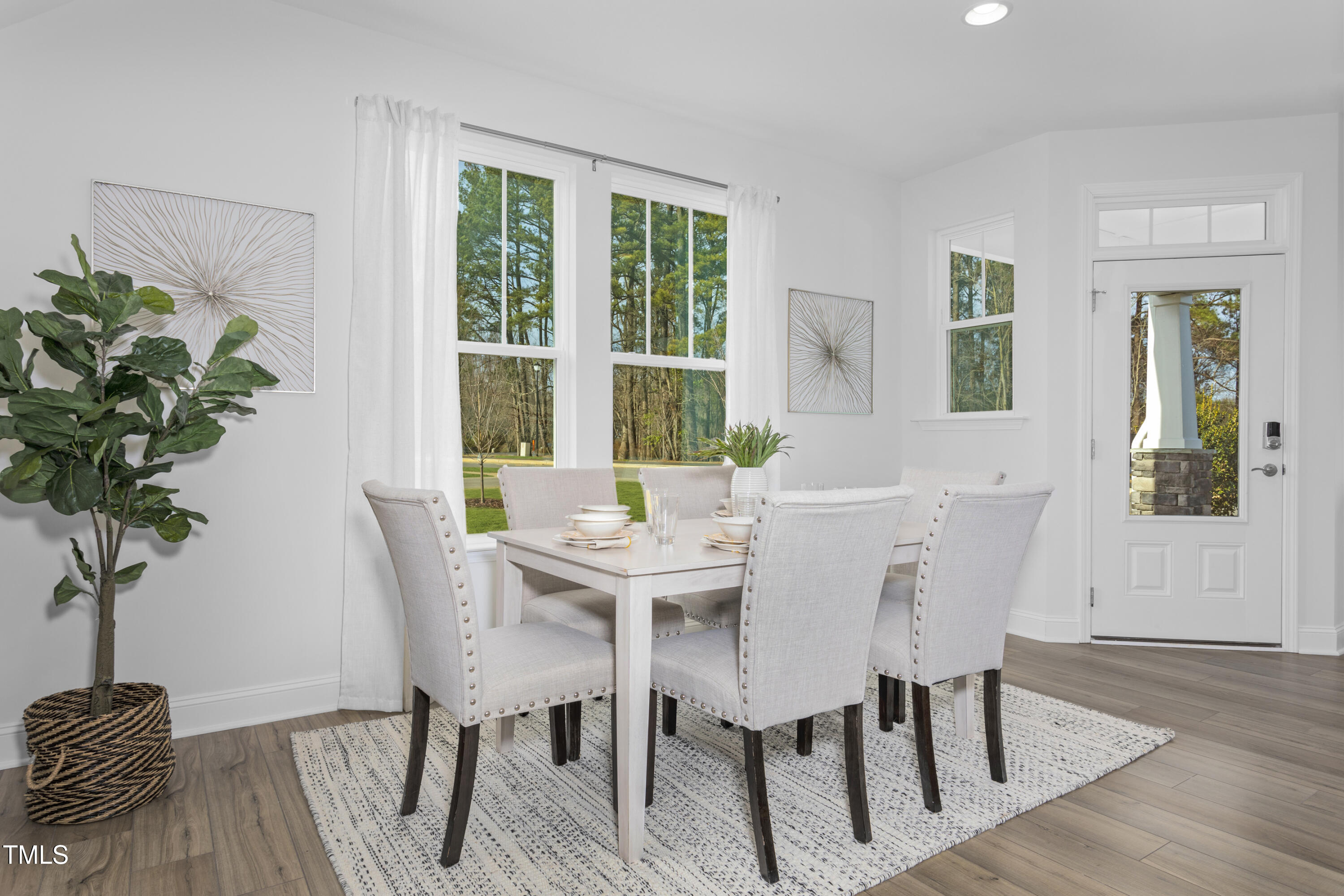 404 La Maison Avenue 1