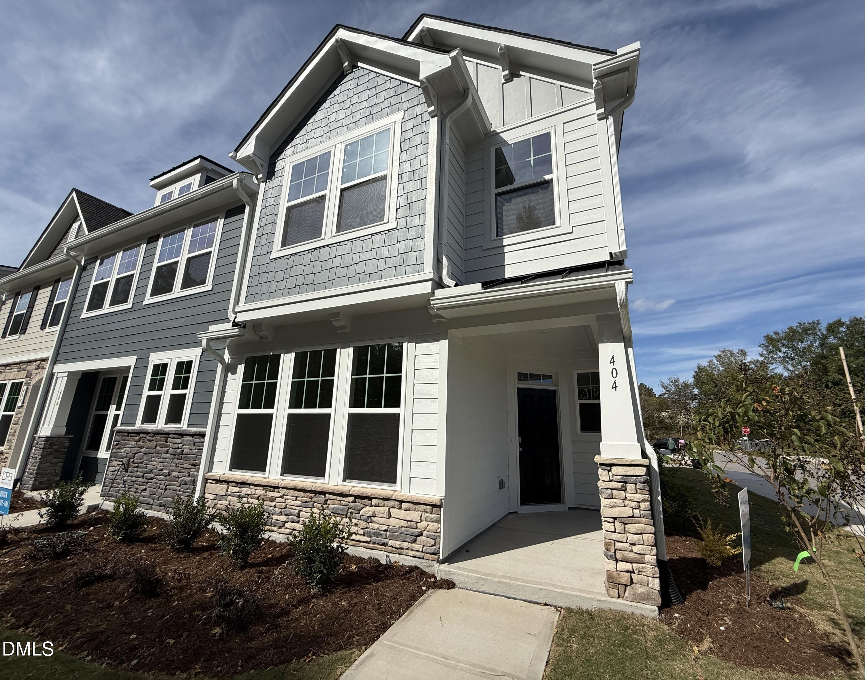 404 La Maison Avenue 1