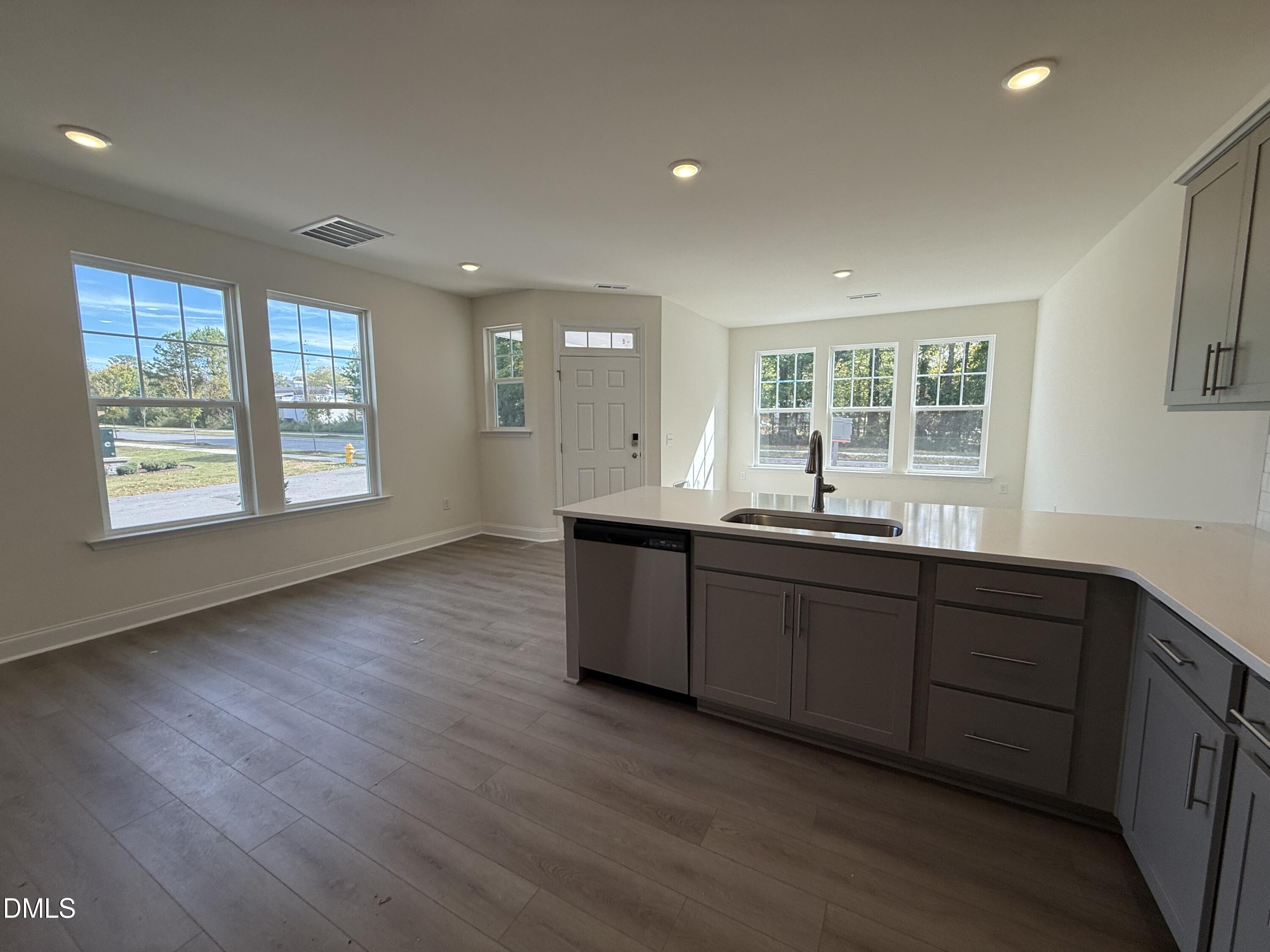 404 La Maison Avenue 1