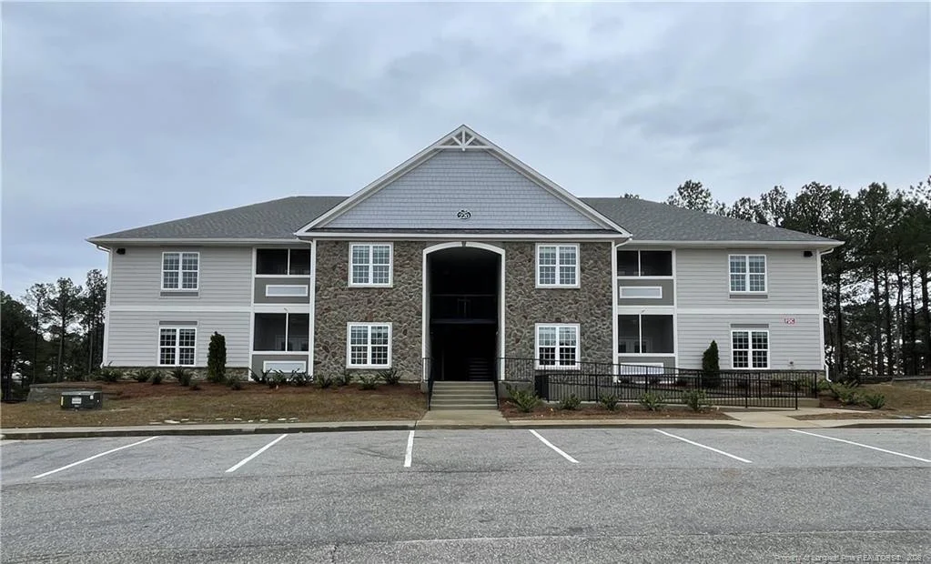 220 Gallery Drive Unit 204