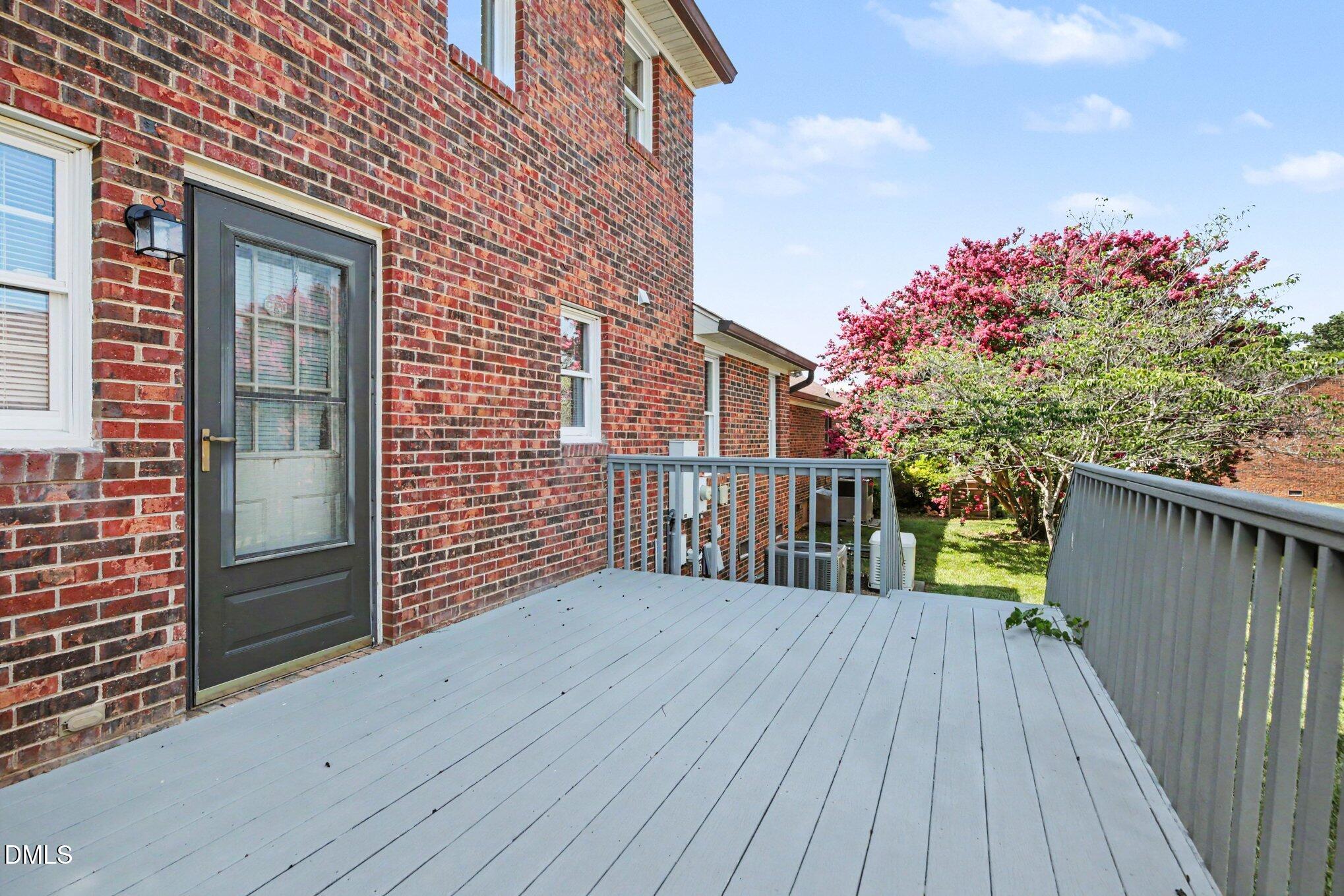 1816 Meadowview Drive