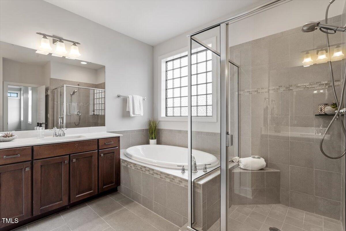 Chapel Hill, North Carolina 27516, United States, 4 Bedrooms Bedrooms, ,3 BathroomsBathrooms,Residential,Active,121555