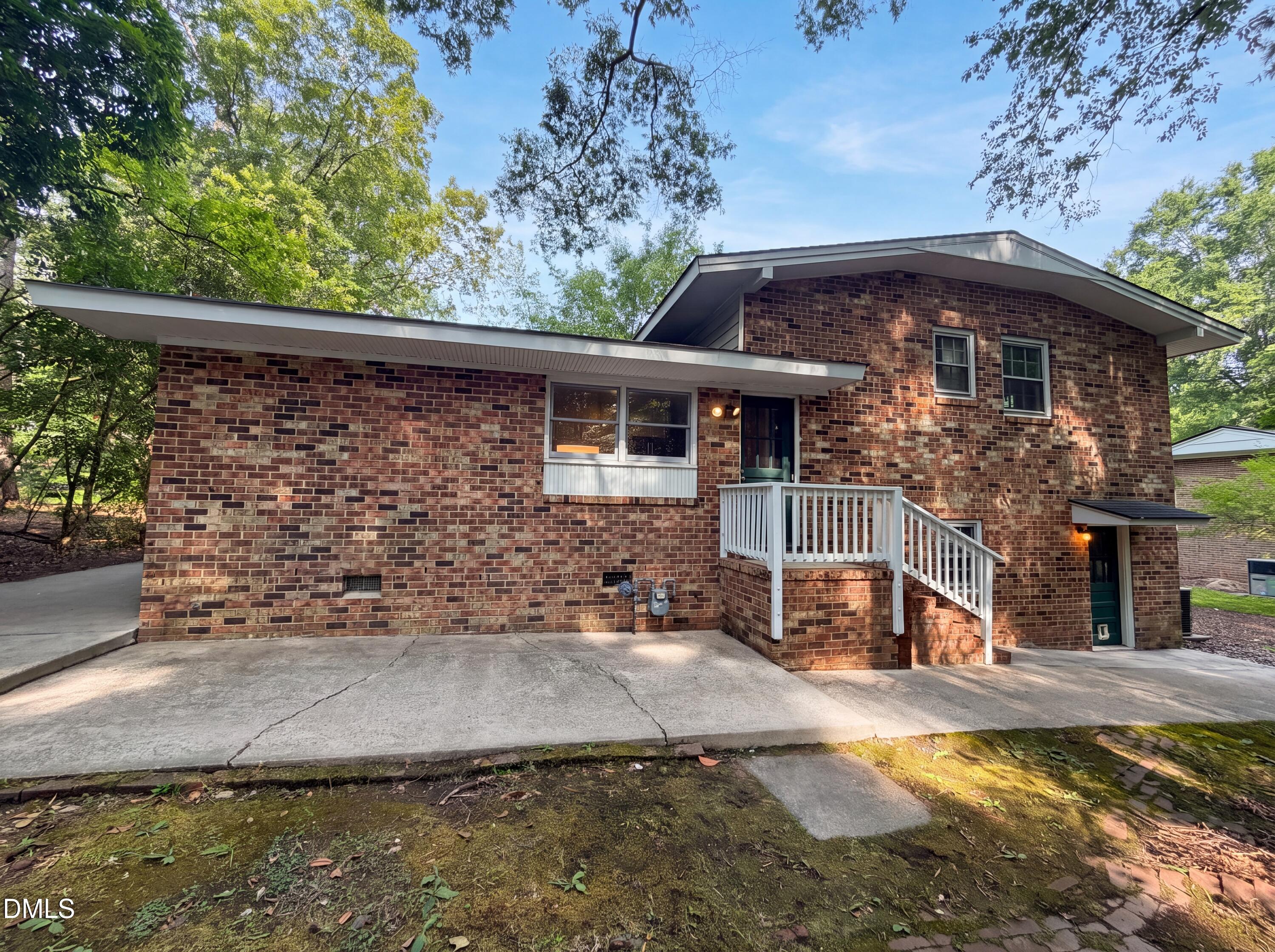 917 Hillview Drive