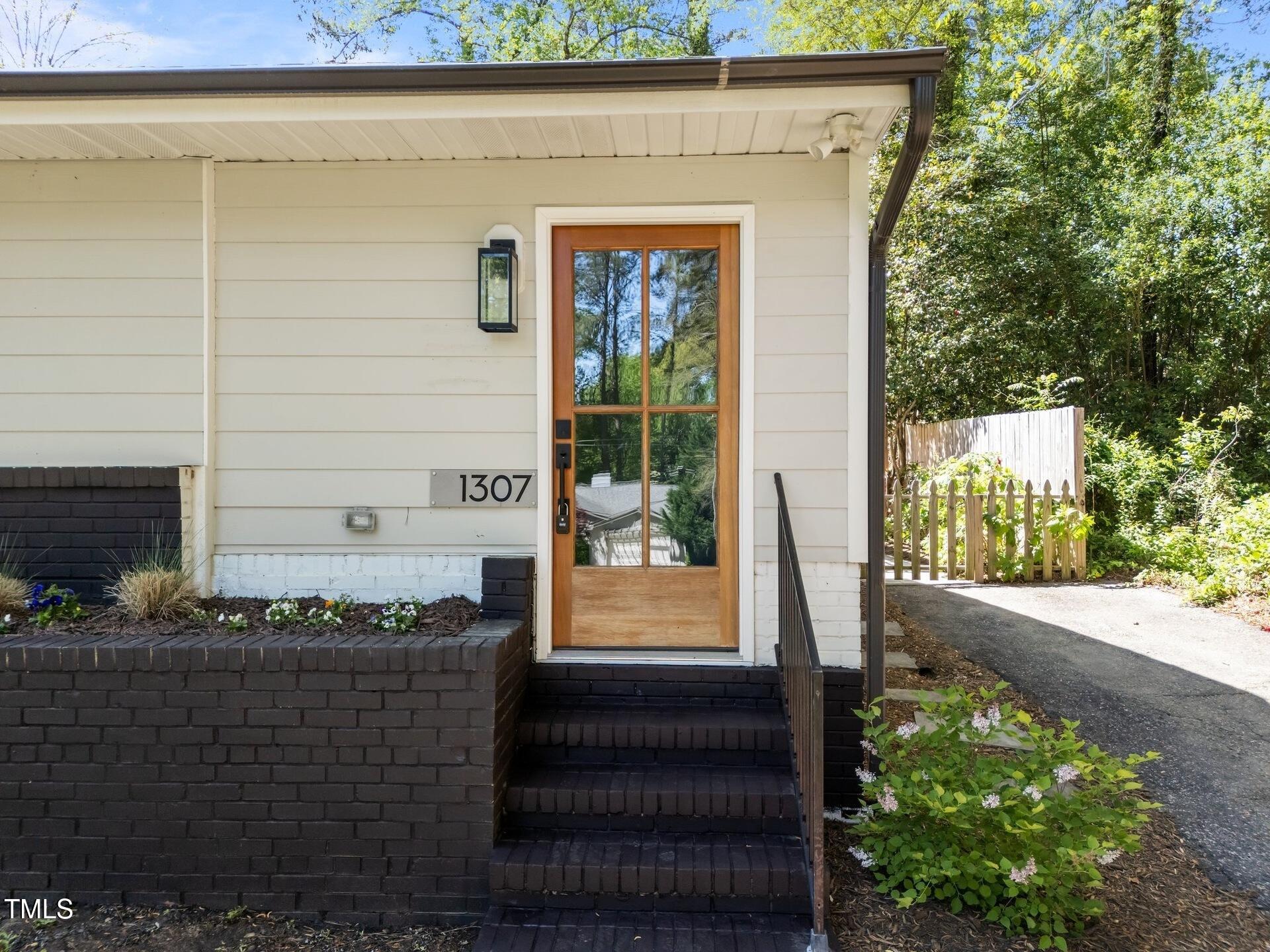 1307 Crabapple Lane