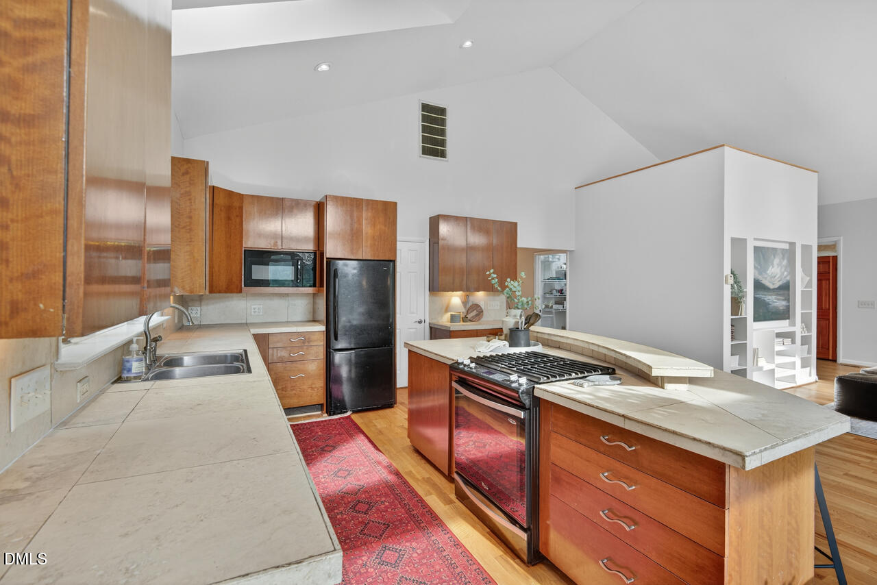 7117 New Light Trail