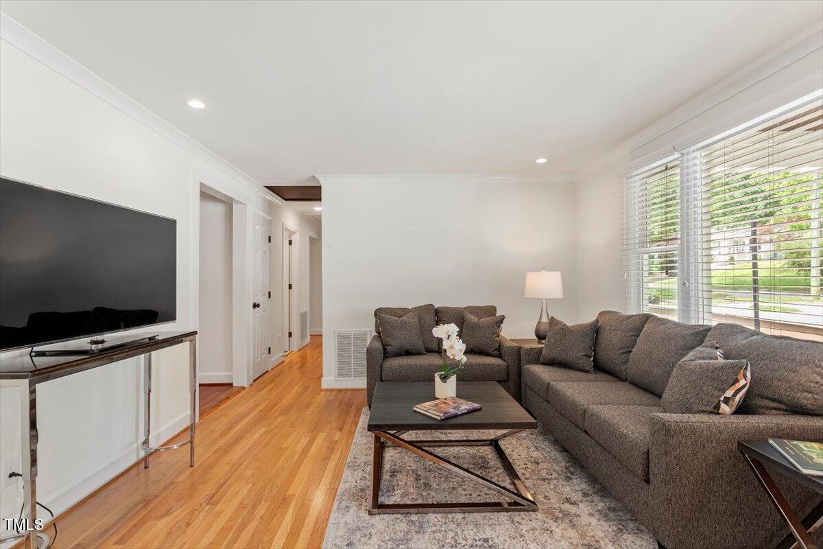 2114 Woodview Drive