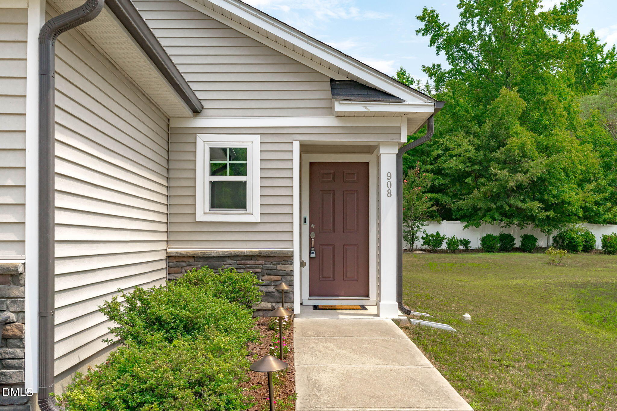 908 Bellewood Gardens Drive