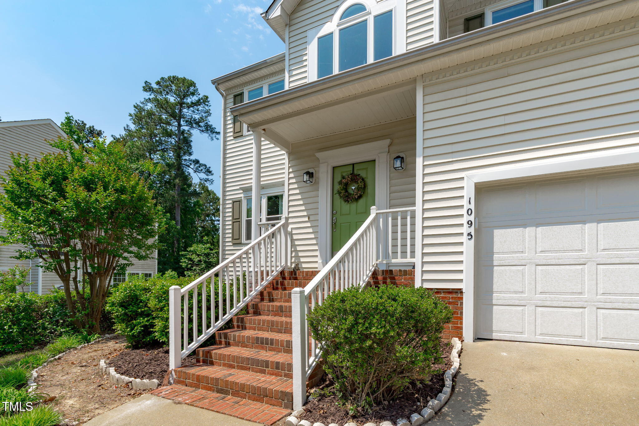 1095 Vauxhall Drive