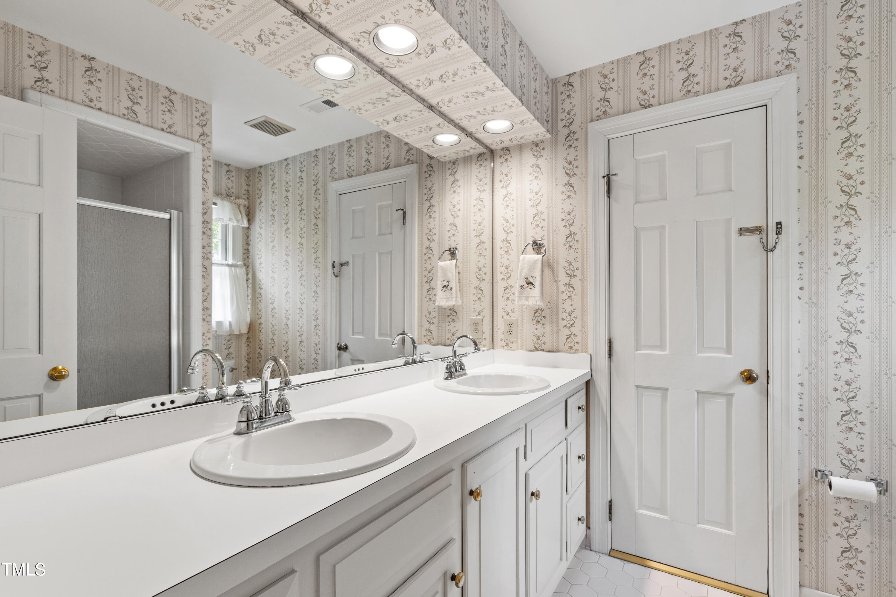 Raleigh, North Carolina 27612, United States, 4 Bedrooms Bedrooms, ,4 BathroomsBathrooms,Residential,Active,109105