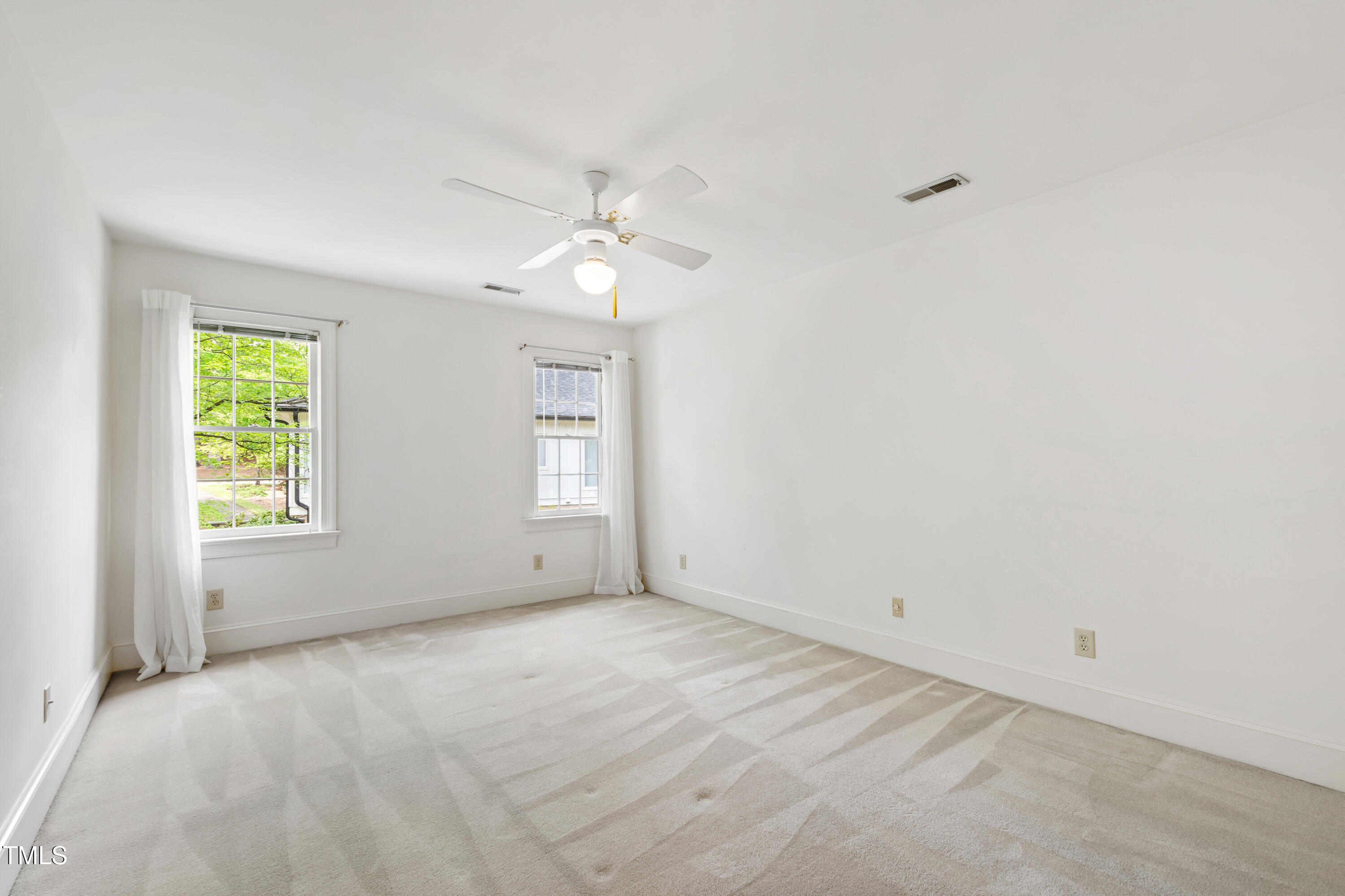 Raleigh, North Carolina 27612, United States, 4 Bedrooms Bedrooms, ,4 BathroomsBathrooms,Residential,Active,109105