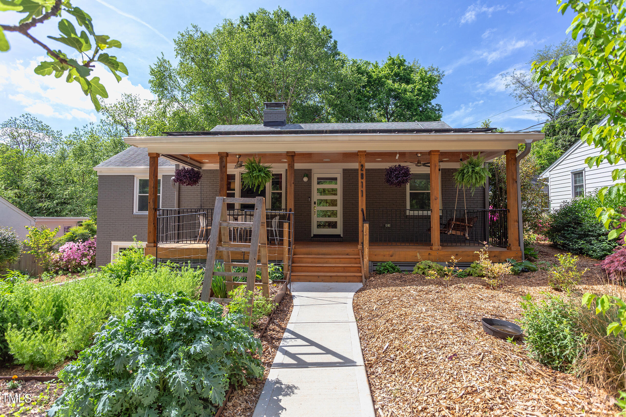2811 Van Dyke Avenue