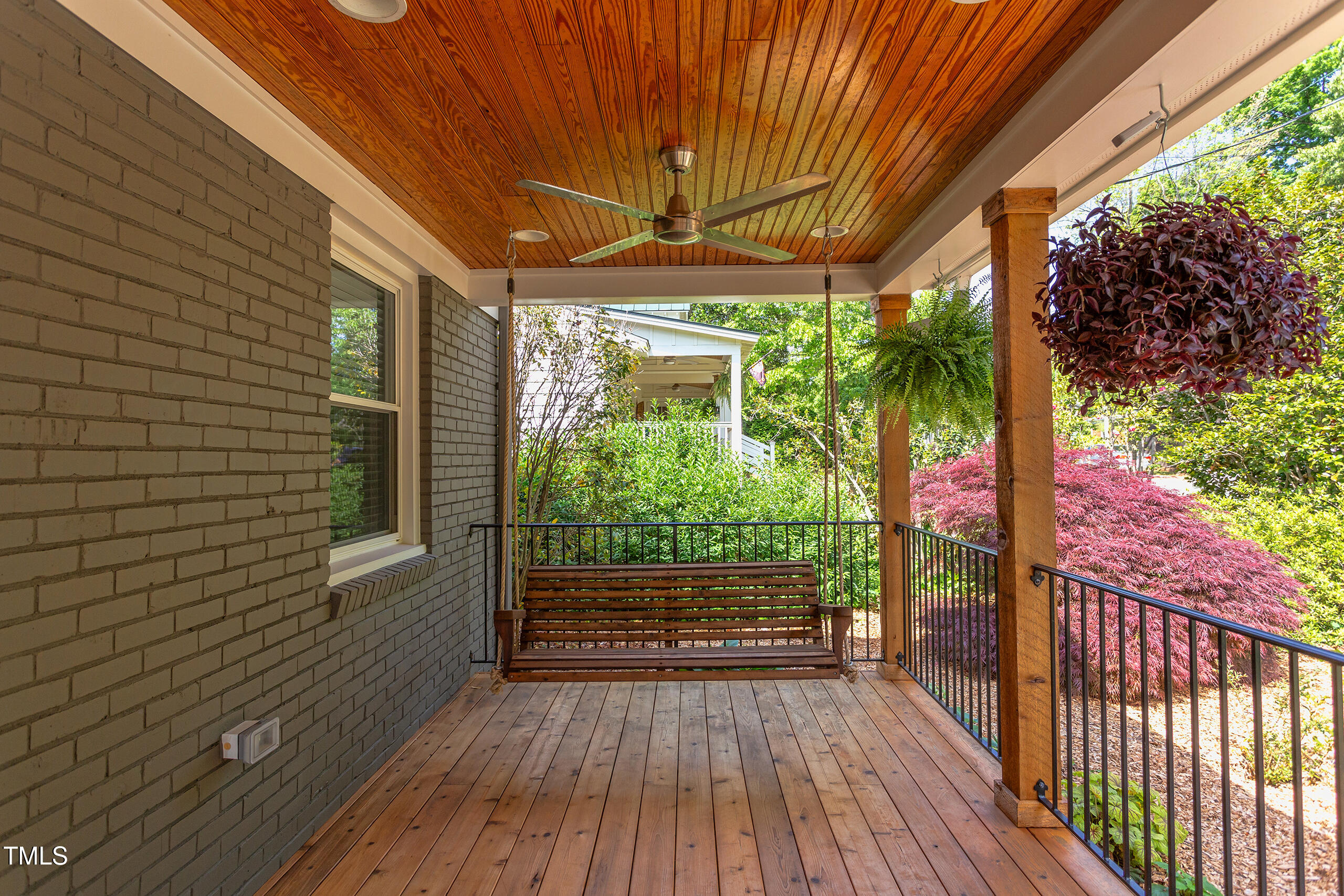 2811 Van Dyke Avenue