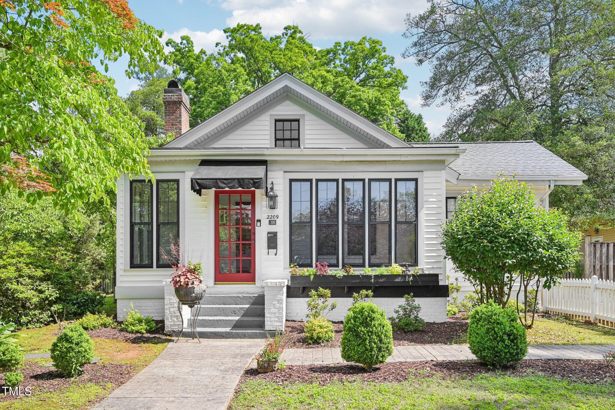 2209 The Circle
