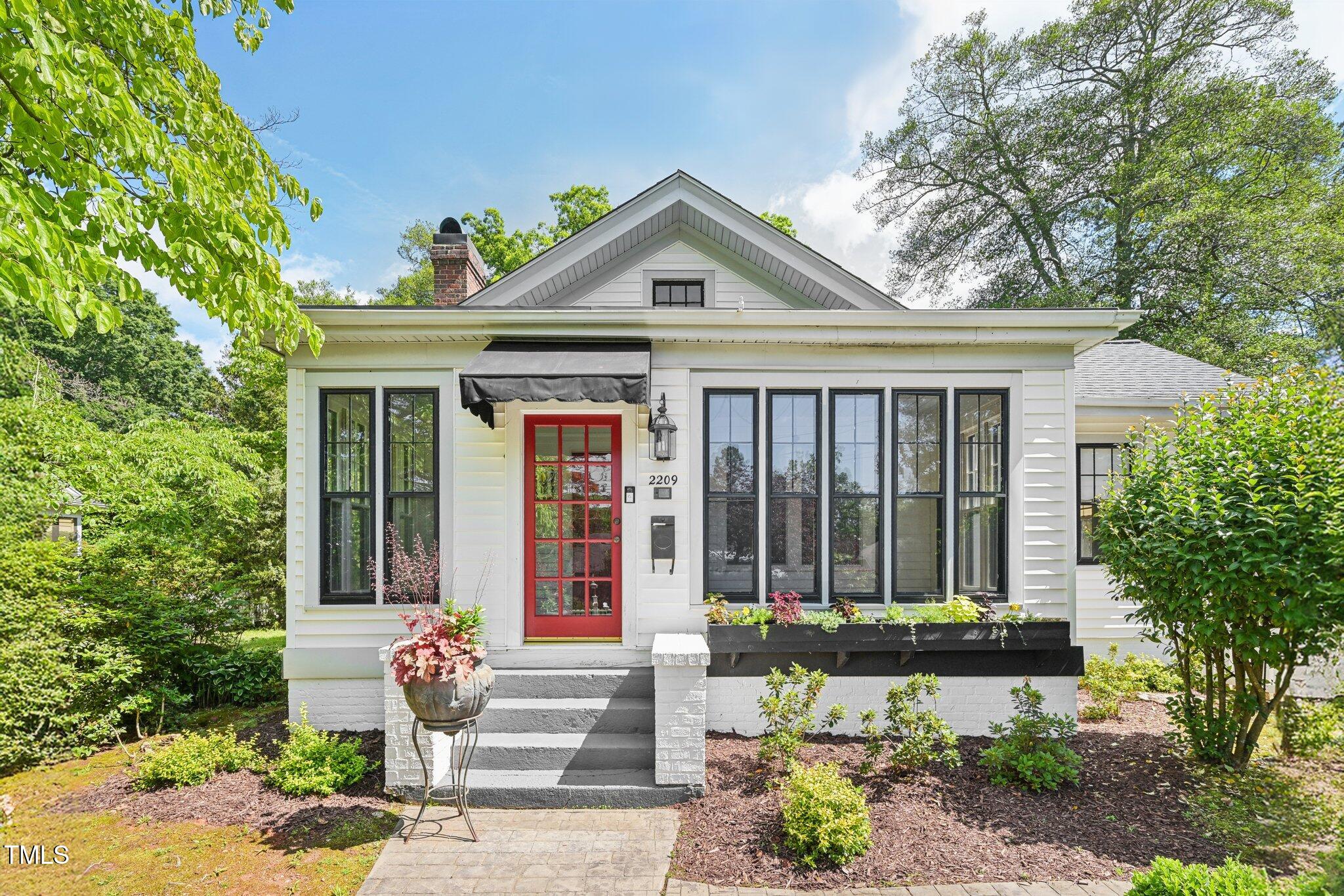 2209 The Circle