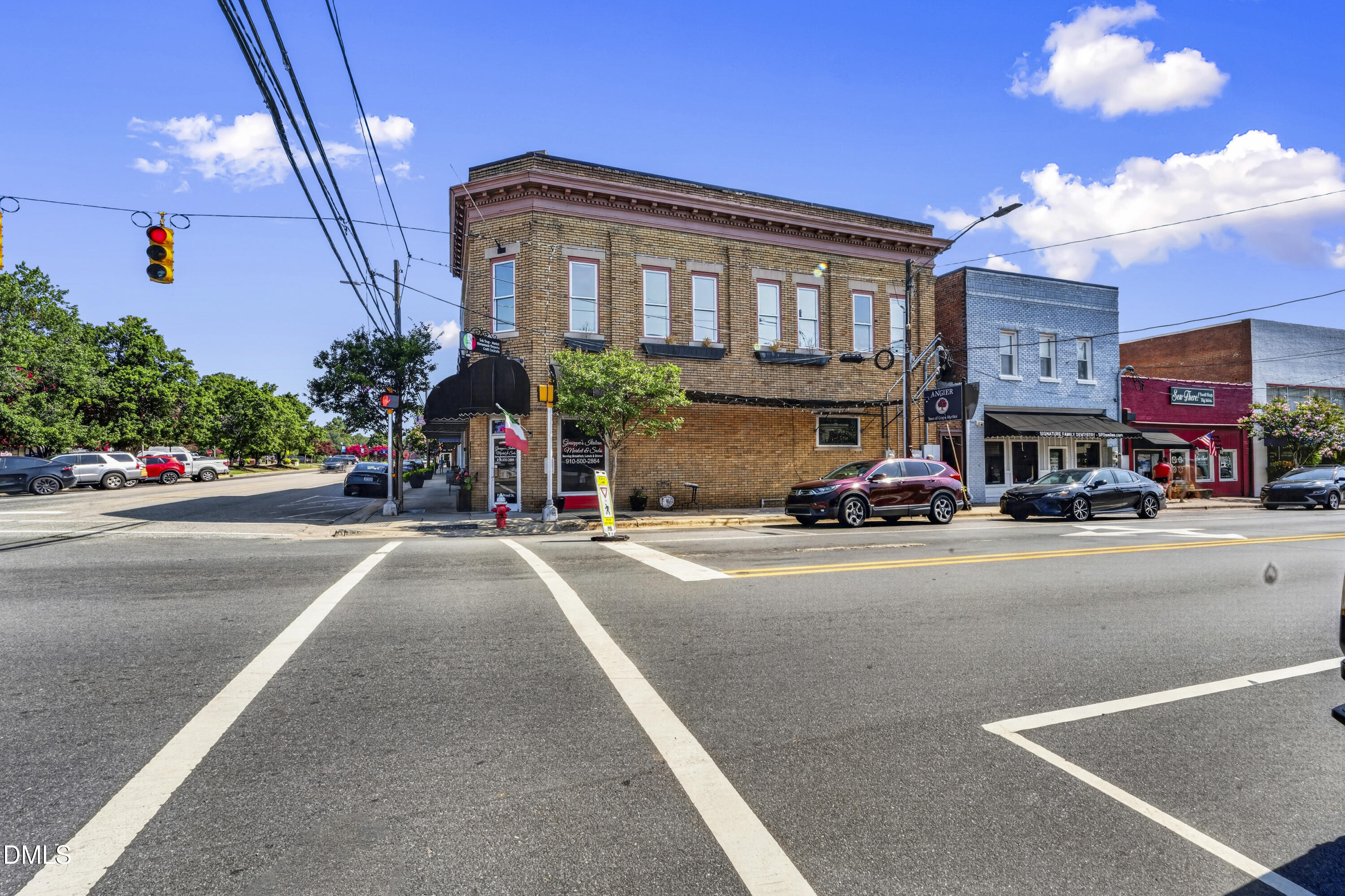8 N Broad Street E