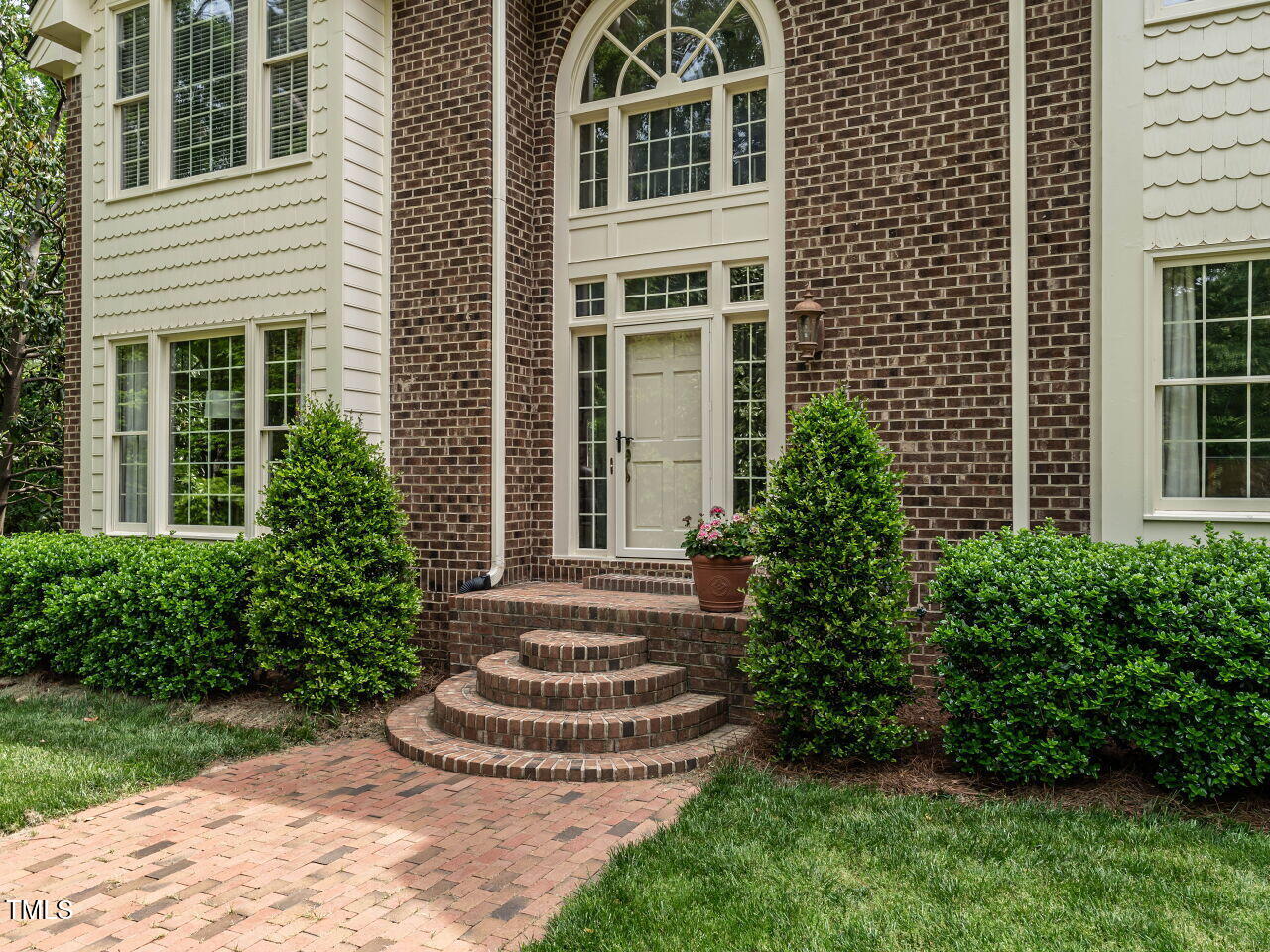 5317 Deep Valley