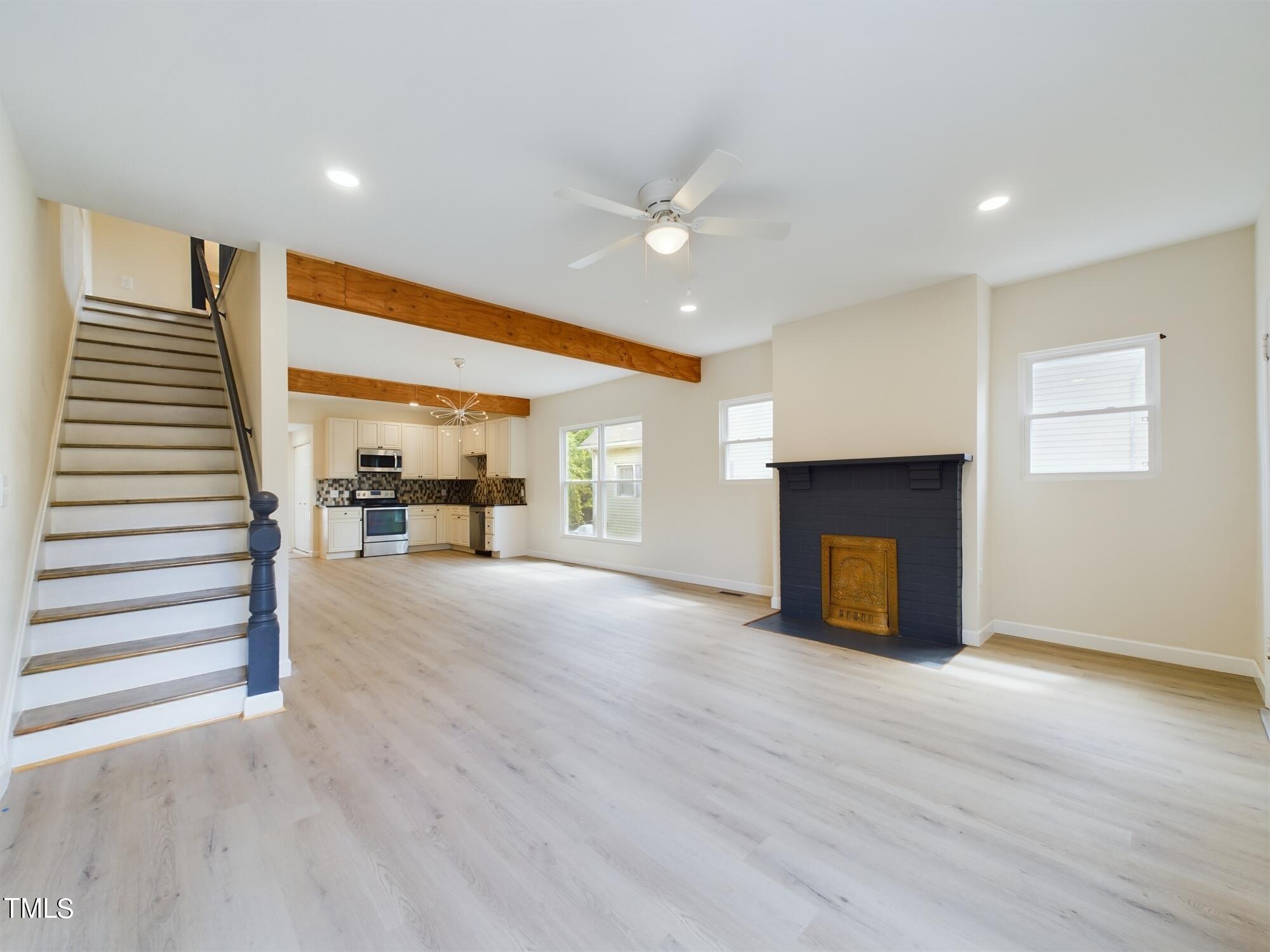 421 E 15th Street 421-423