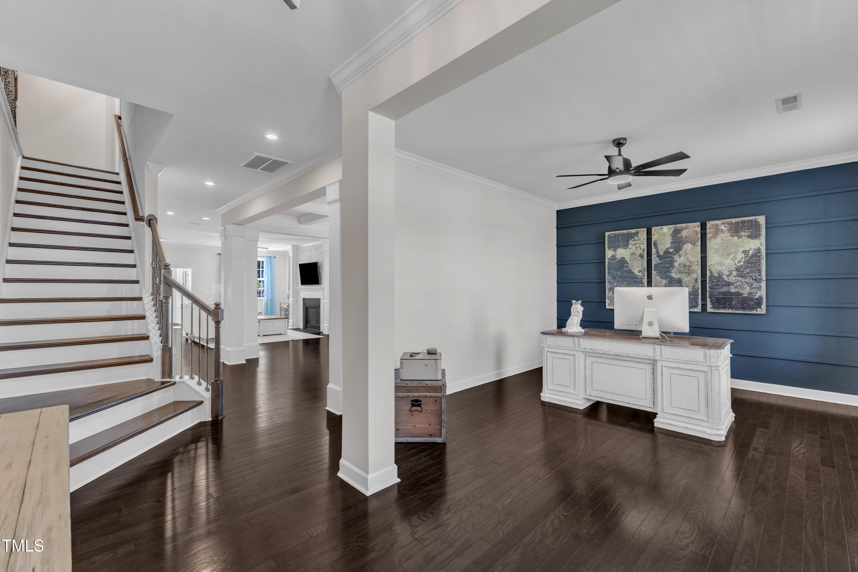 326 S Parliament Way