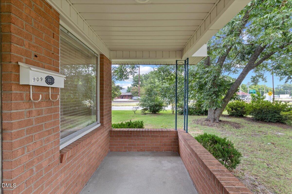909 N Audubon Avenue