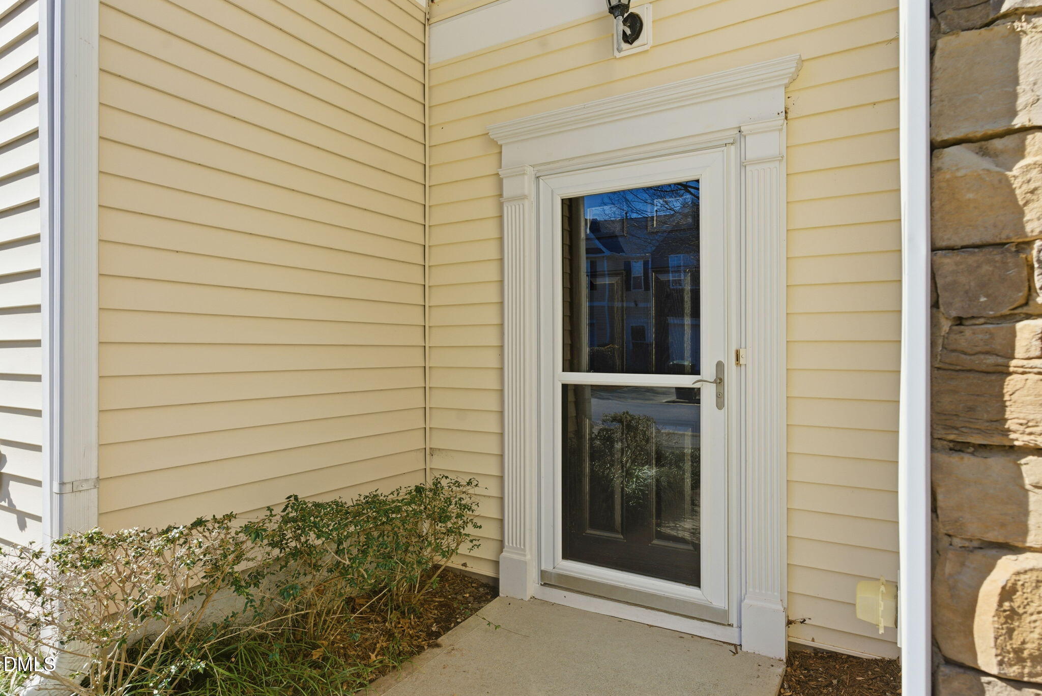 956 Shining Wire Way