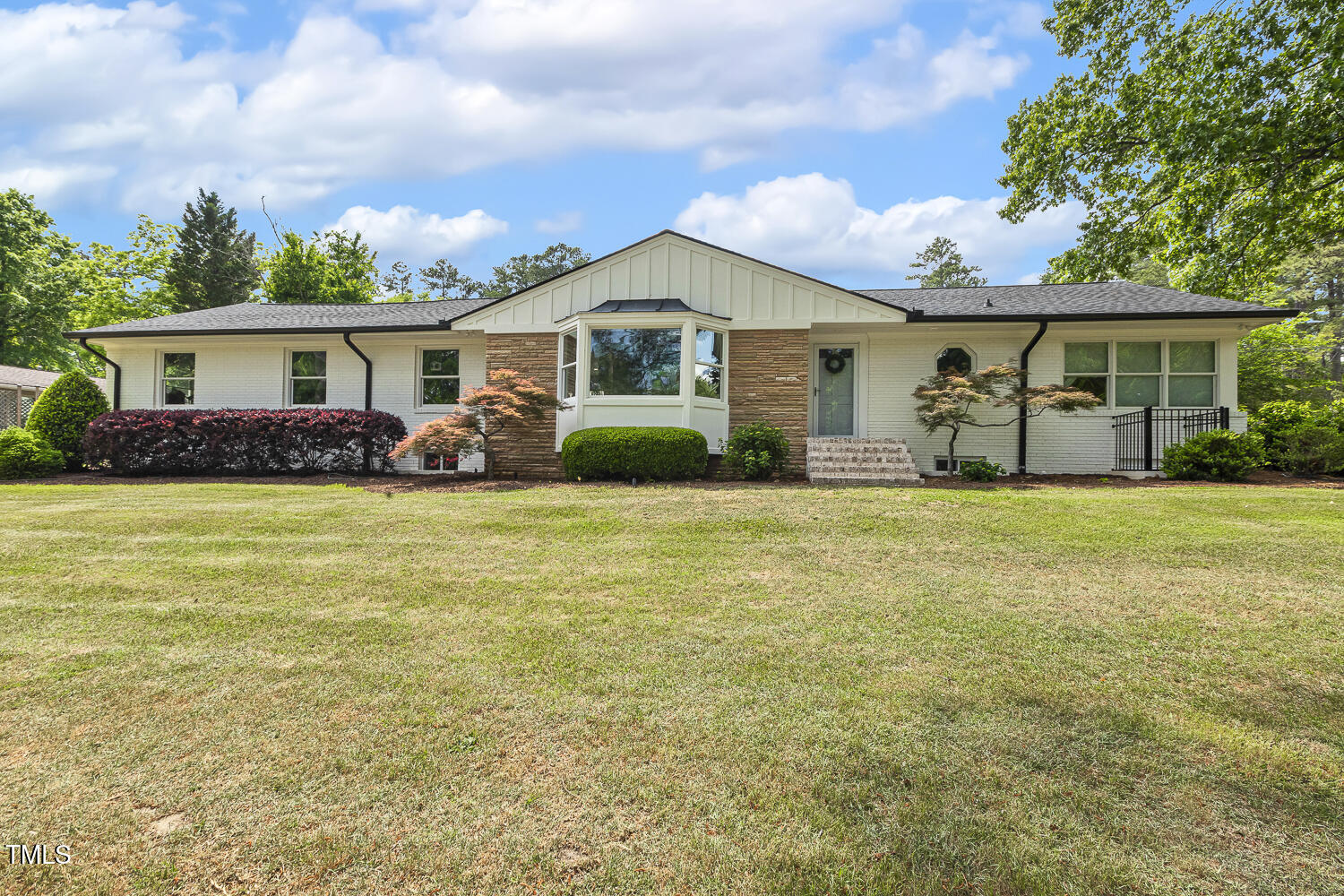 100 W Lakeside Drive